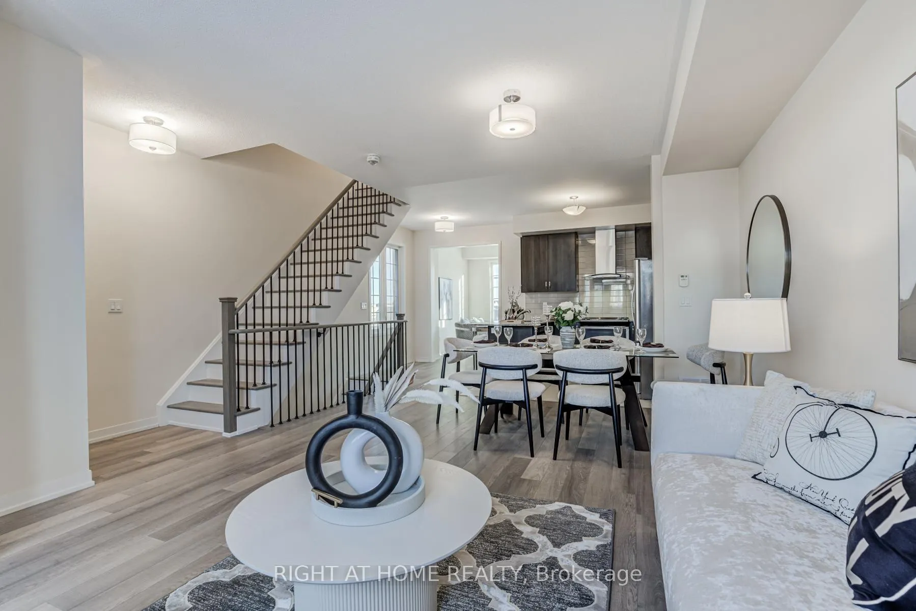 Photo 17 of 68 Lady Dolores Avenue, Vaughan, Patterson — HOMEH