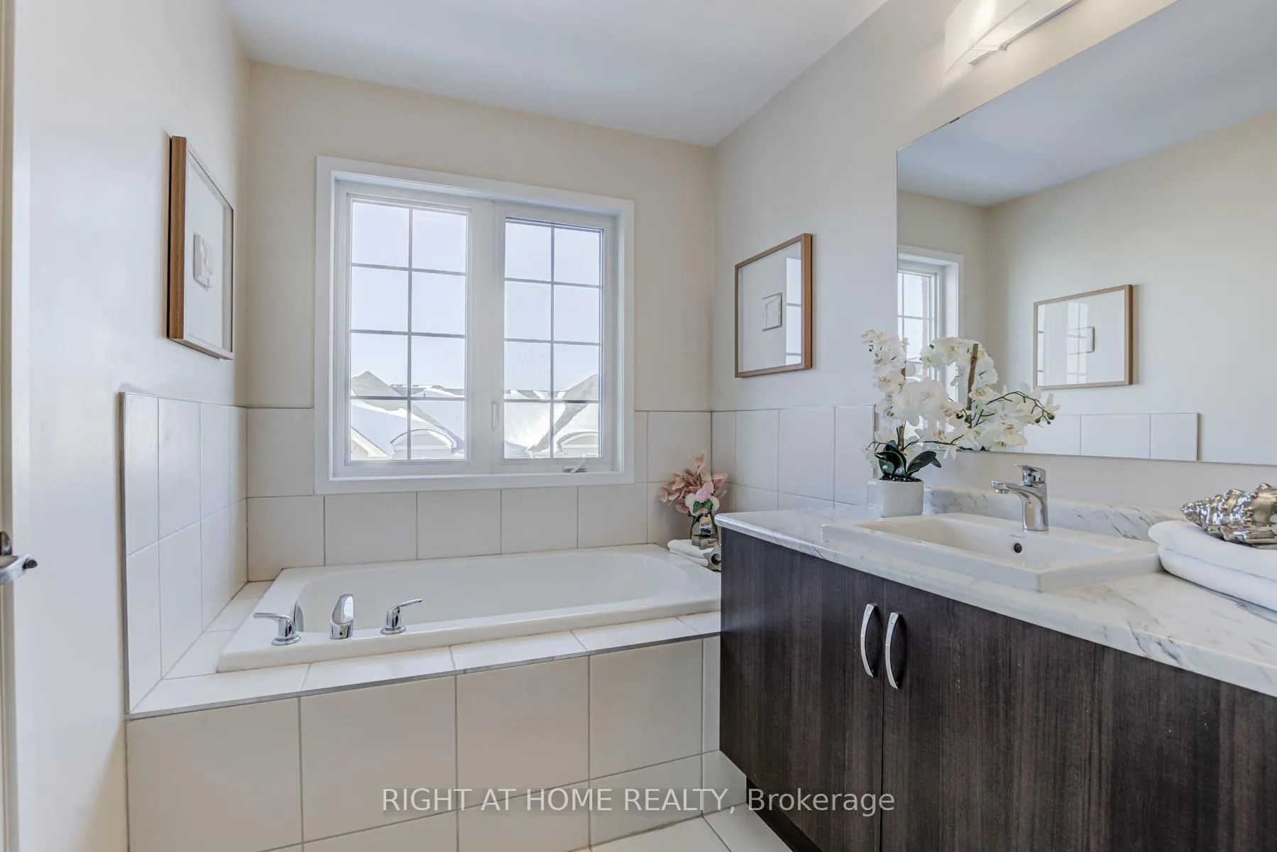 Photo 27 of 68 Lady Dolores Avenue, Vaughan, Patterson — HOMEH