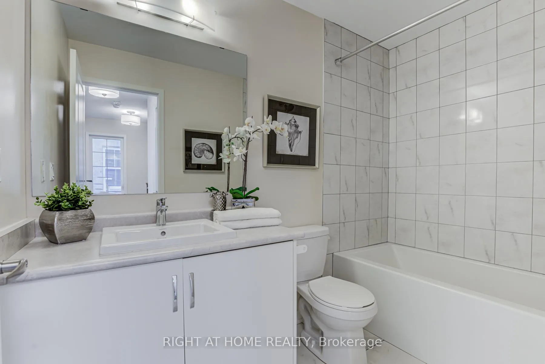 Photo 33 of 68 Lady Dolores Avenue, Vaughan, Patterson — HOMEH