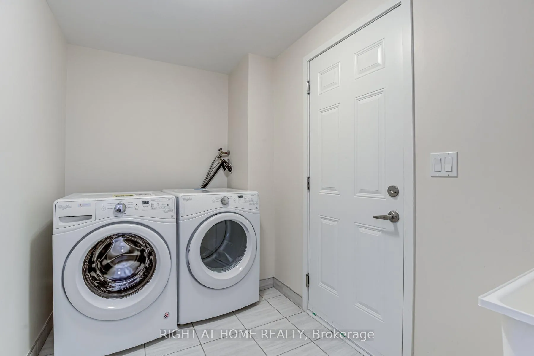 Photo 34 of 68 Lady Dolores Avenue, Vaughan, Patterson — HOMEH