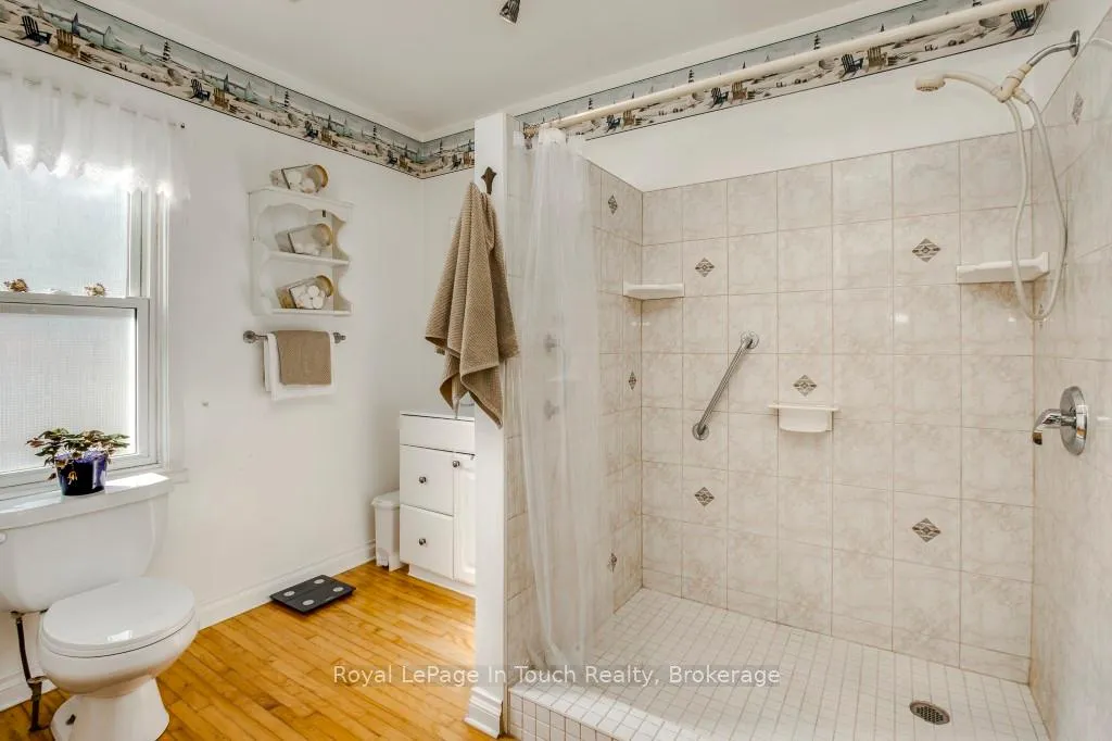 Photo 15 of 450 Assiniboia Street, Tay, Port McNicoll — HOMEH