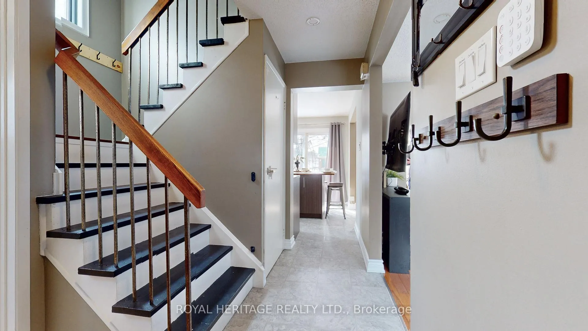 Photo 2 of 636 Beckworth Square, Pickering, Amberlea — HOMEH
