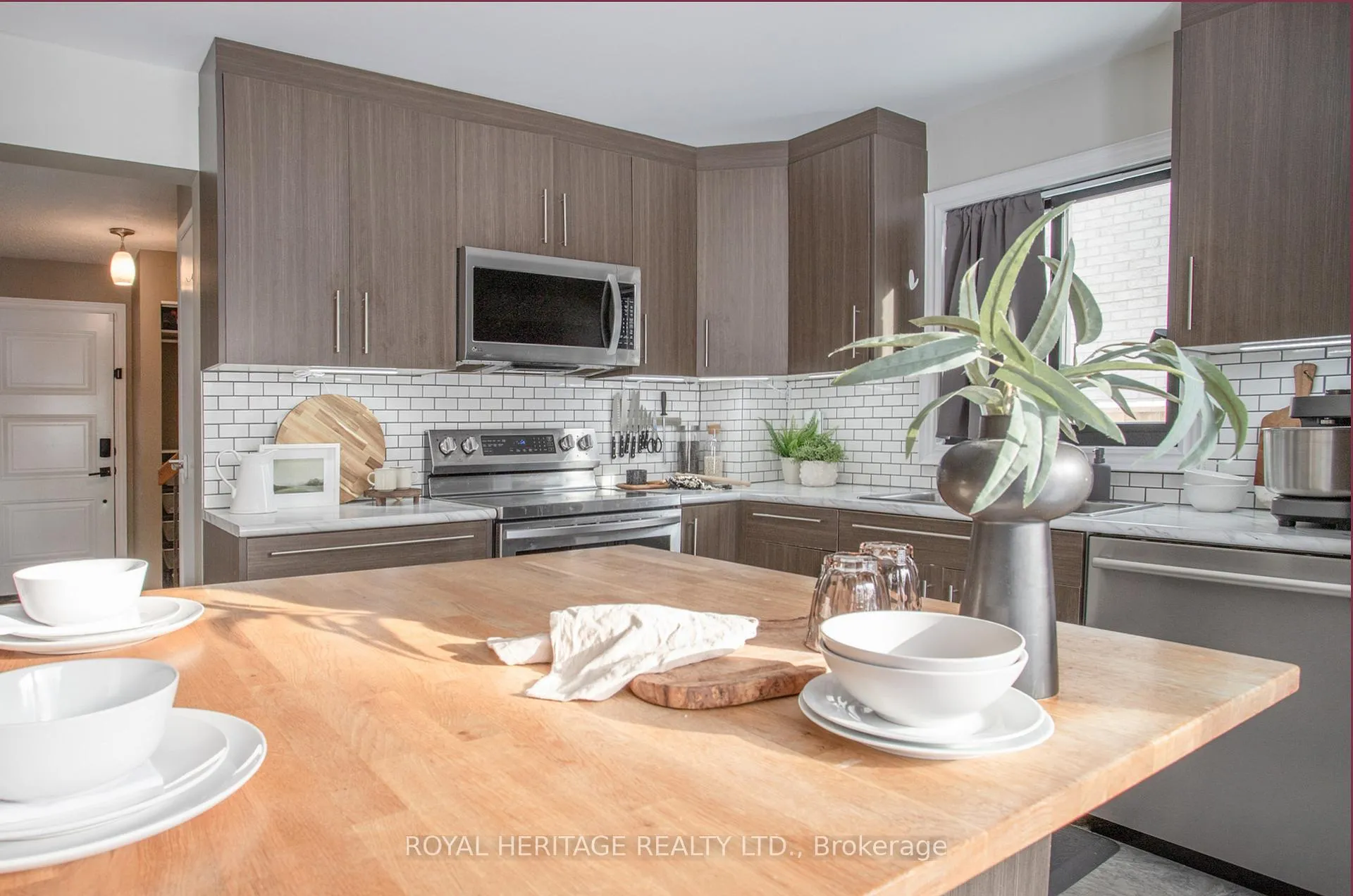 Photo 13 of 636 Beckworth Square, Pickering, Amberlea — HOMEH
