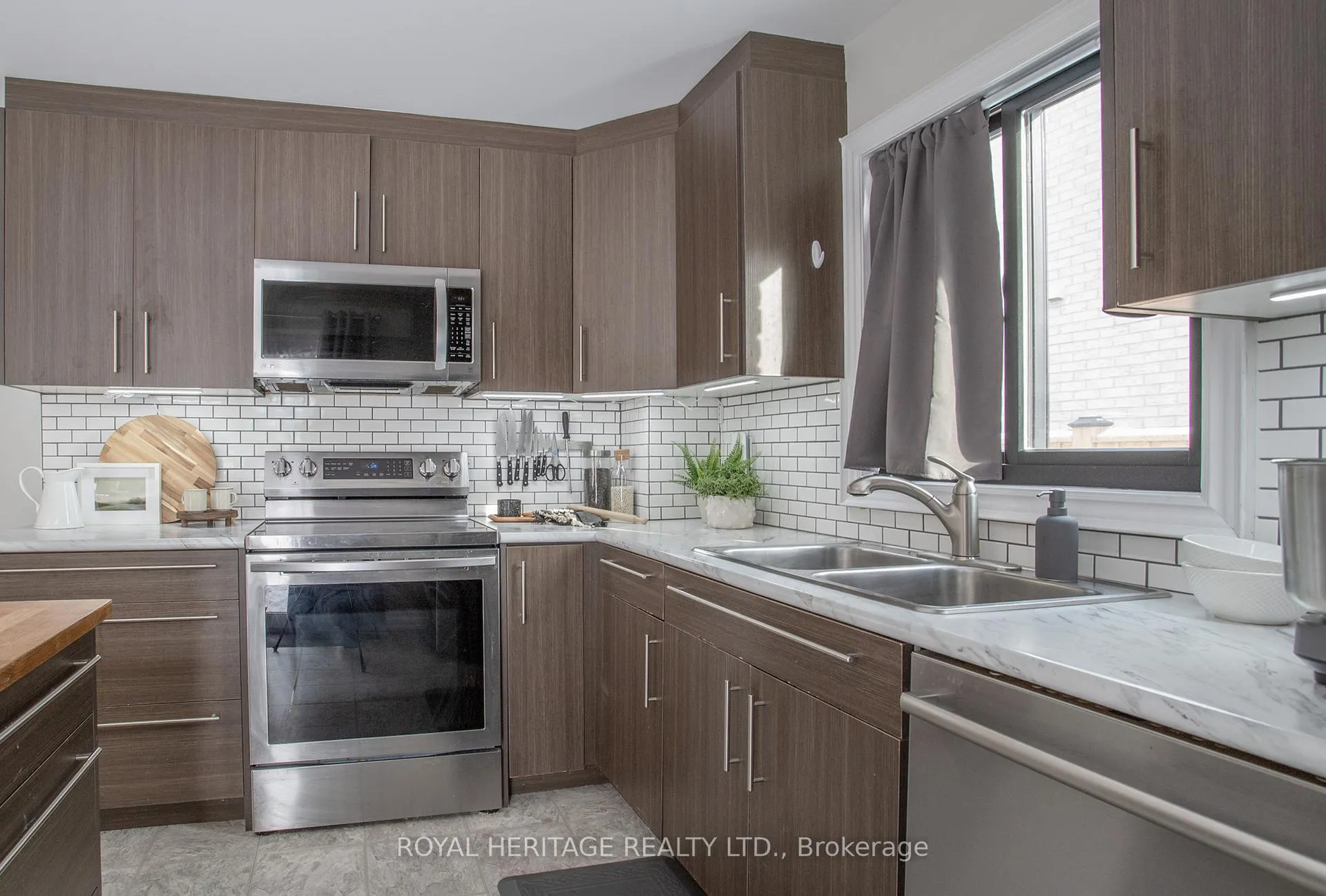 Photo 15 of 636 Beckworth Square, Pickering, Amberlea — HOMEH