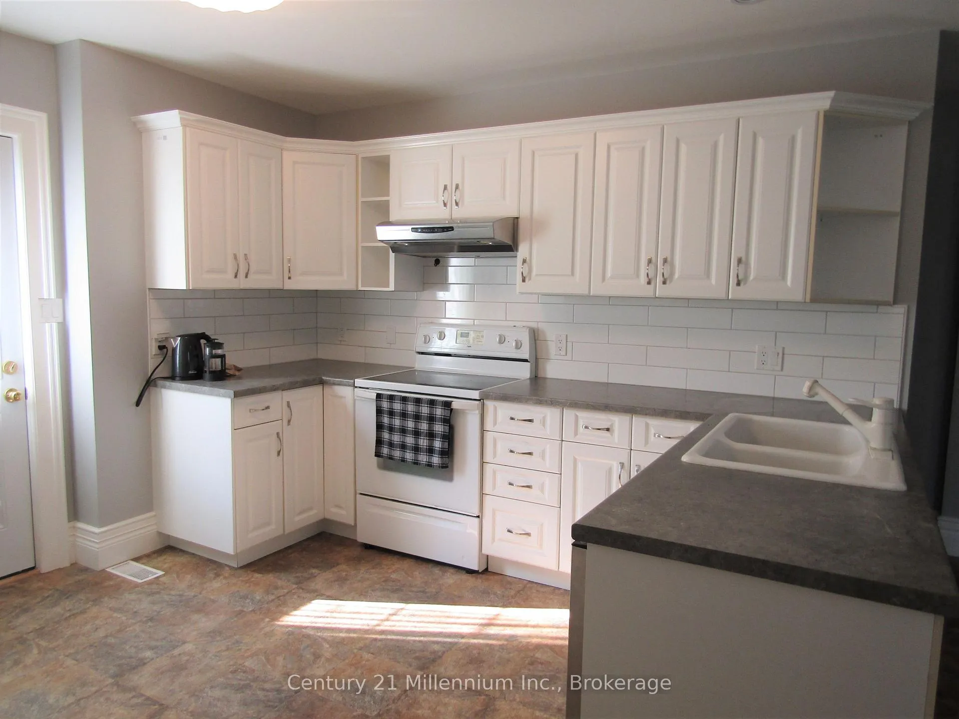 Photo 7 of Unit B, 316 Centre Street, North Huron, Wingham — HOMEH