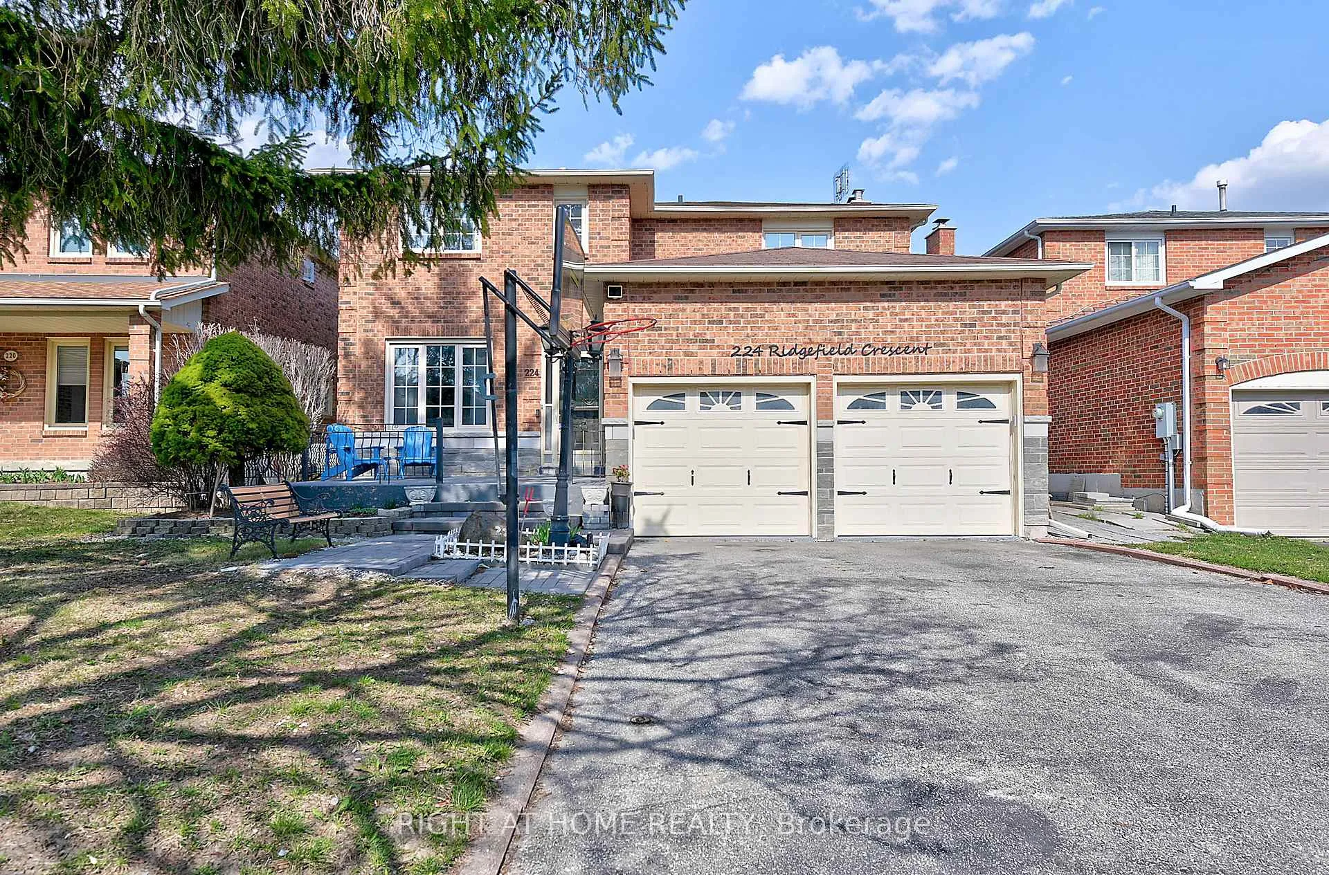 Photo 1 of 224 Ridgefield Crescent, Vaughan, Maple — HOMEH