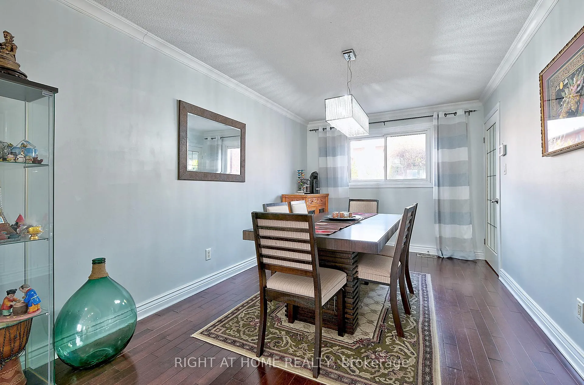 Photo 6 of 224 Ridgefield Crescent, Vaughan, Maple — HOMEH