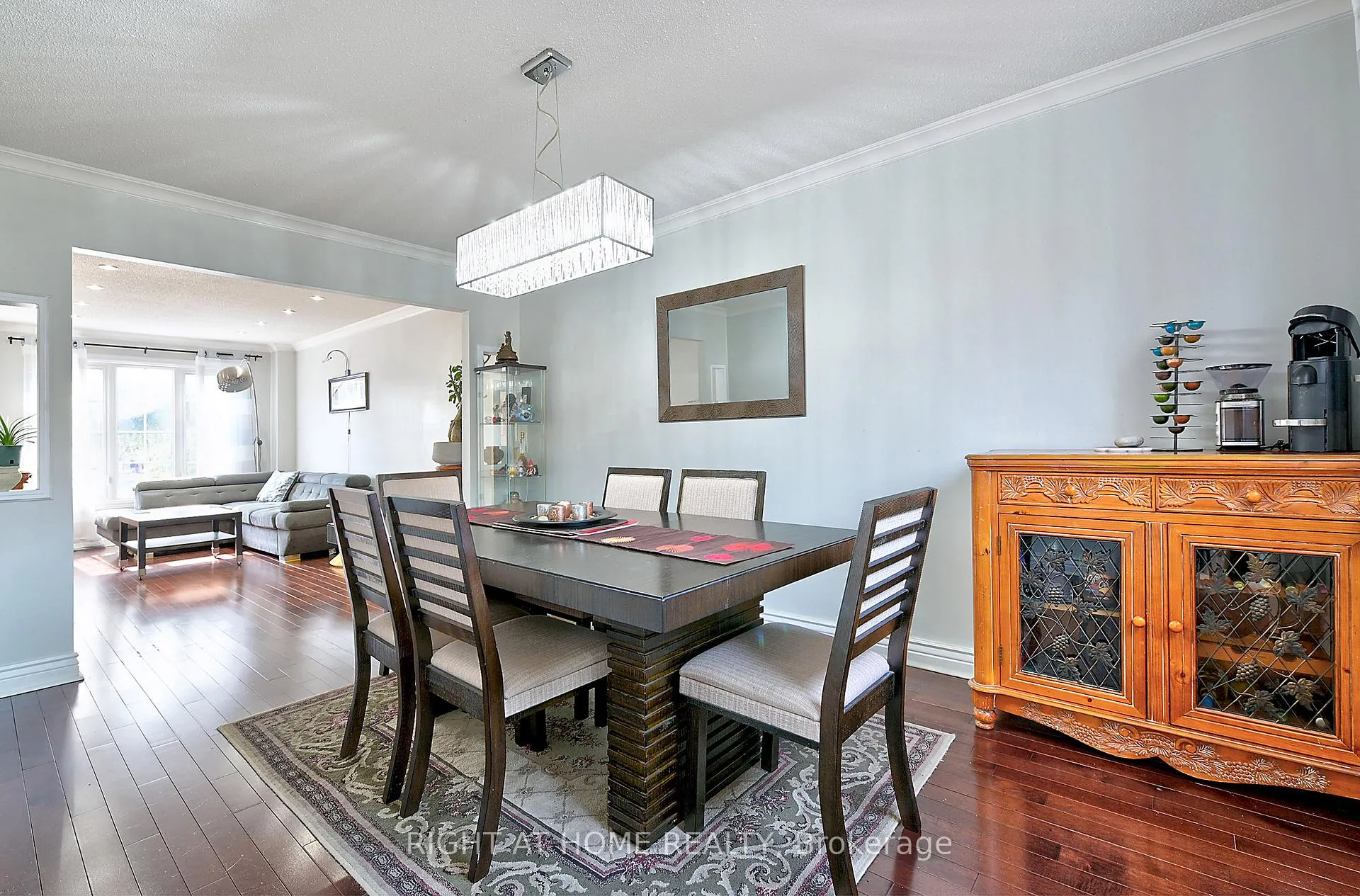 Photo 7 of 224 Ridgefield Crescent, Vaughan, Maple — HOMEH