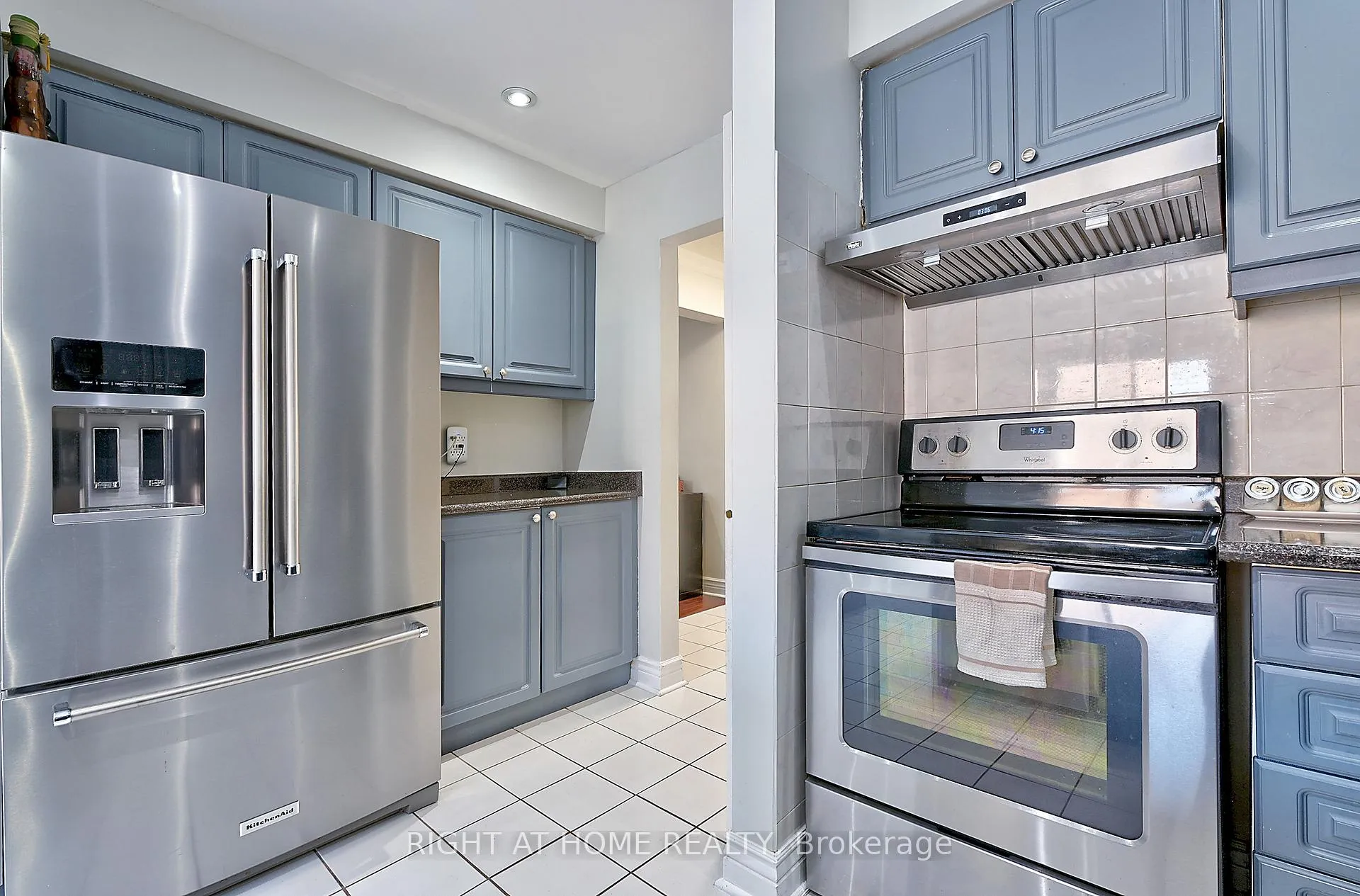 Photo 11 of 224 Ridgefield Crescent, Vaughan, Maple — HOMEH