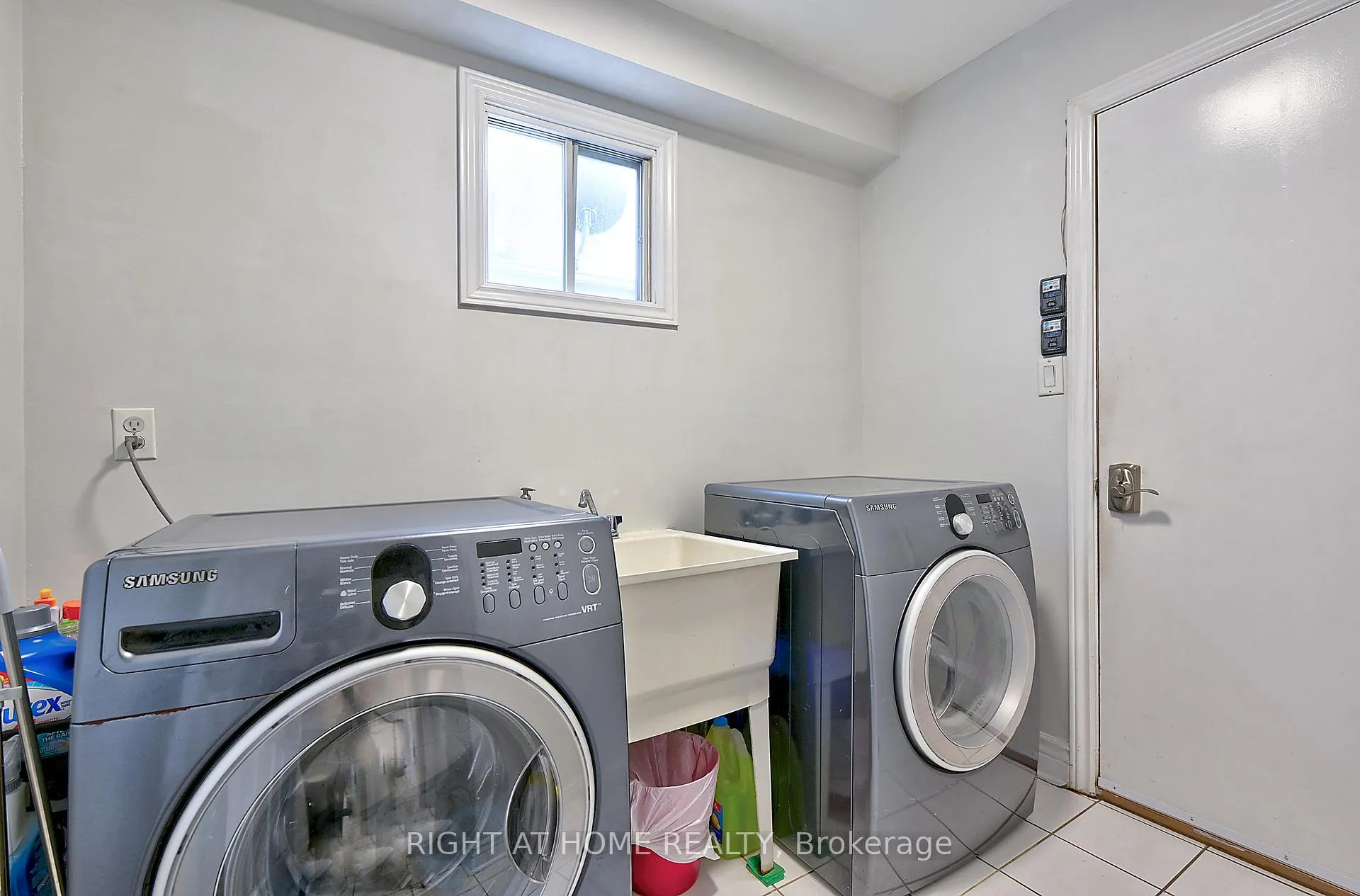 Photo 14 of 224 Ridgefield Crescent, Vaughan, Maple — HOMEH