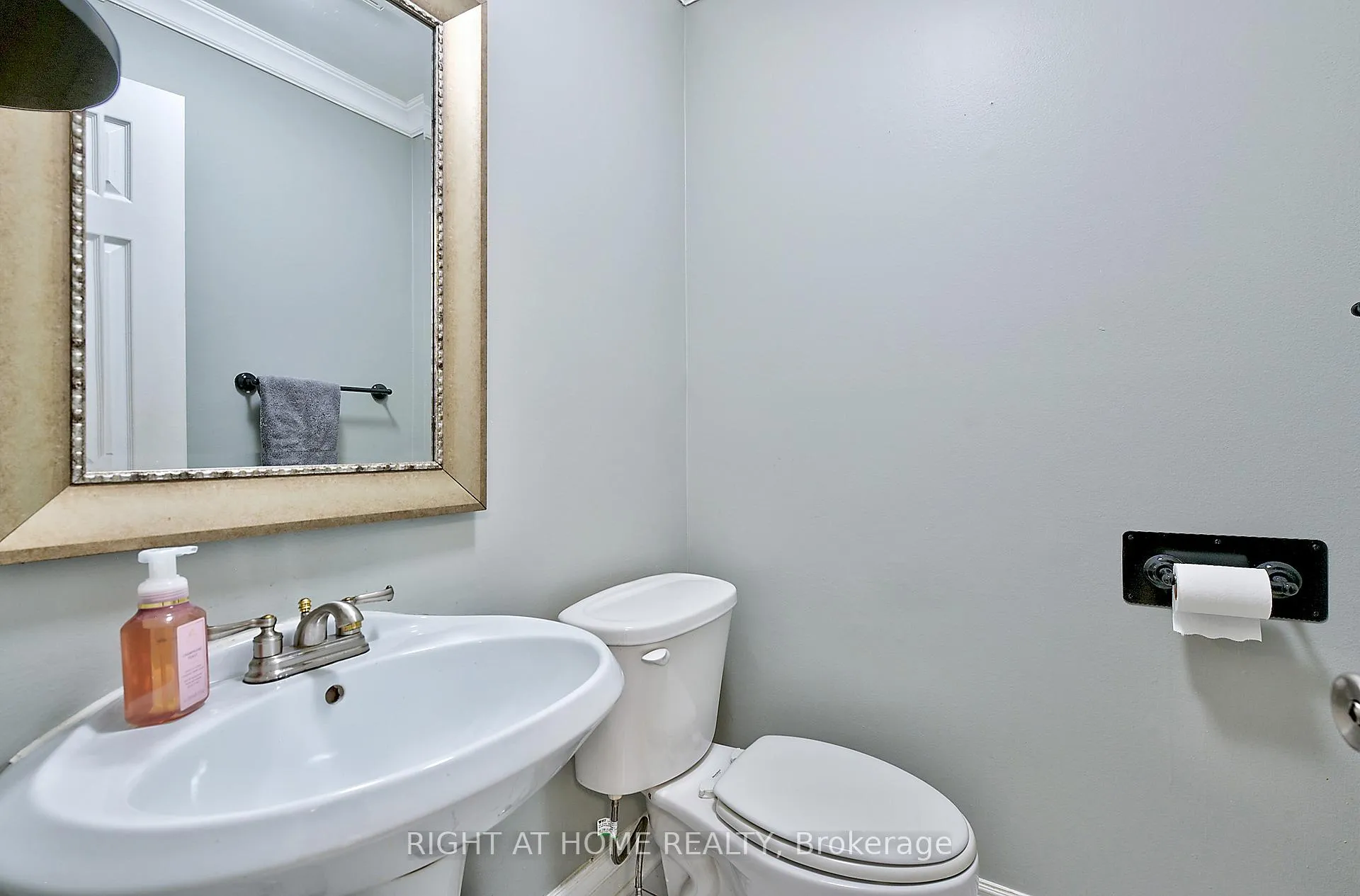 Photo 15 of 224 Ridgefield Crescent, Vaughan, Maple — HOMEH