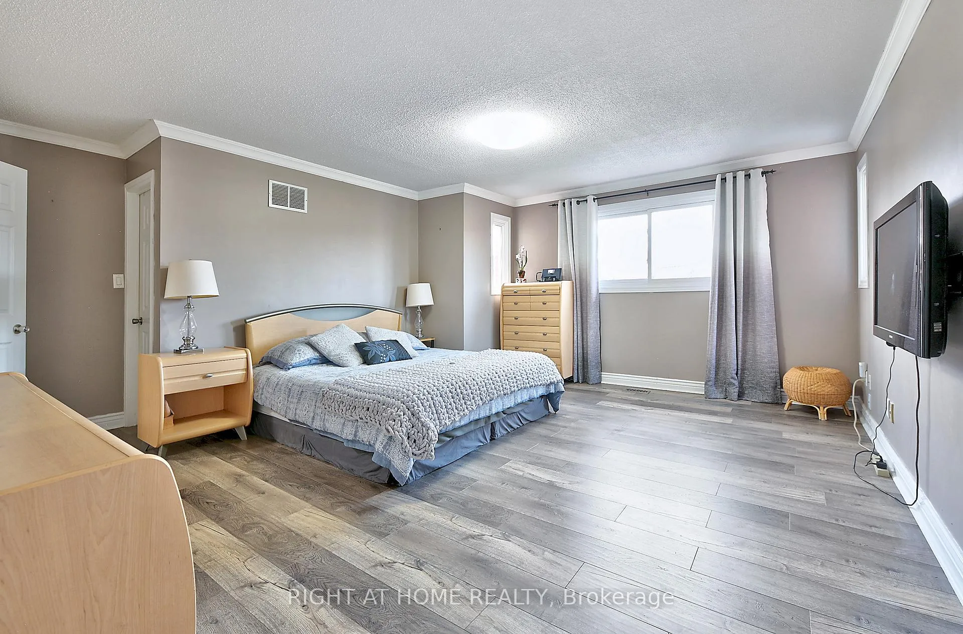 Photo 17 of 224 Ridgefield Crescent, Vaughan, Maple — HOMEH