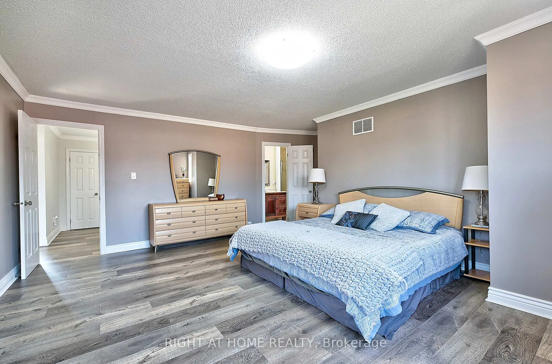 Photo 18 of 224 Ridgefield Crescent, Vaughan, Maple — HOMEH