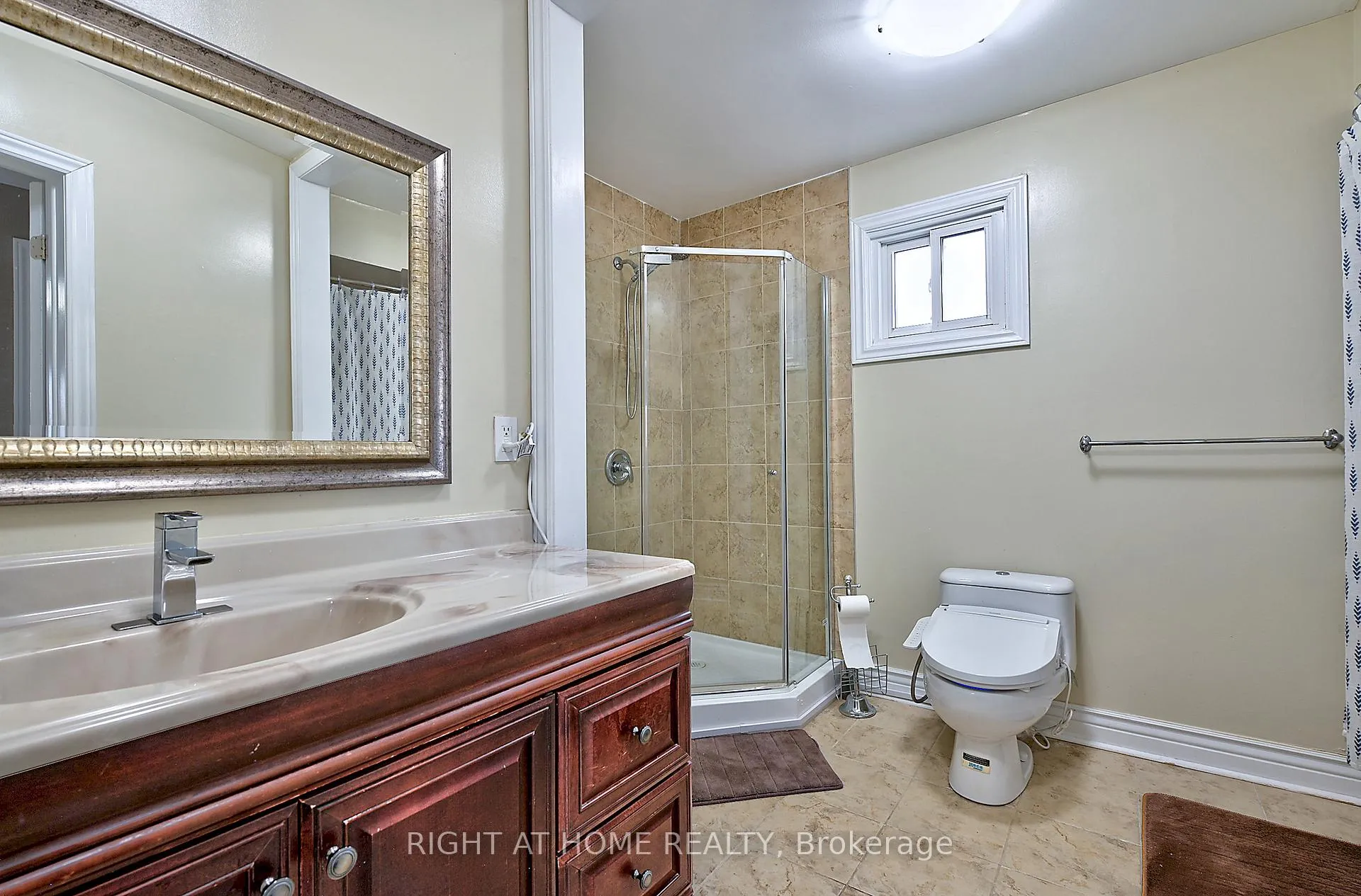 Photo 19 of 224 Ridgefield Crescent, Vaughan, Maple — HOMEH