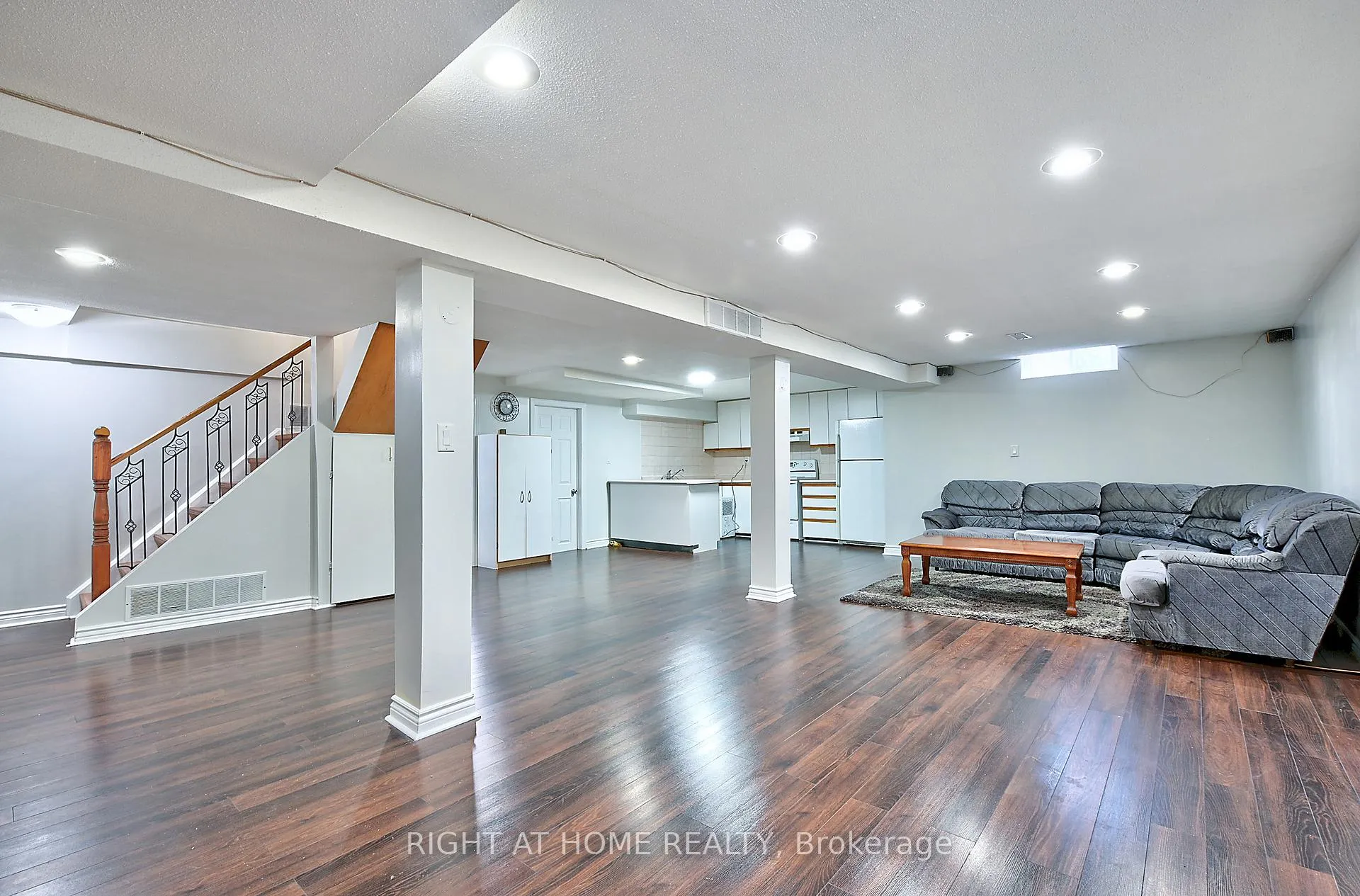Photo 27 of 224 Ridgefield Crescent, Vaughan, Maple — HOMEH