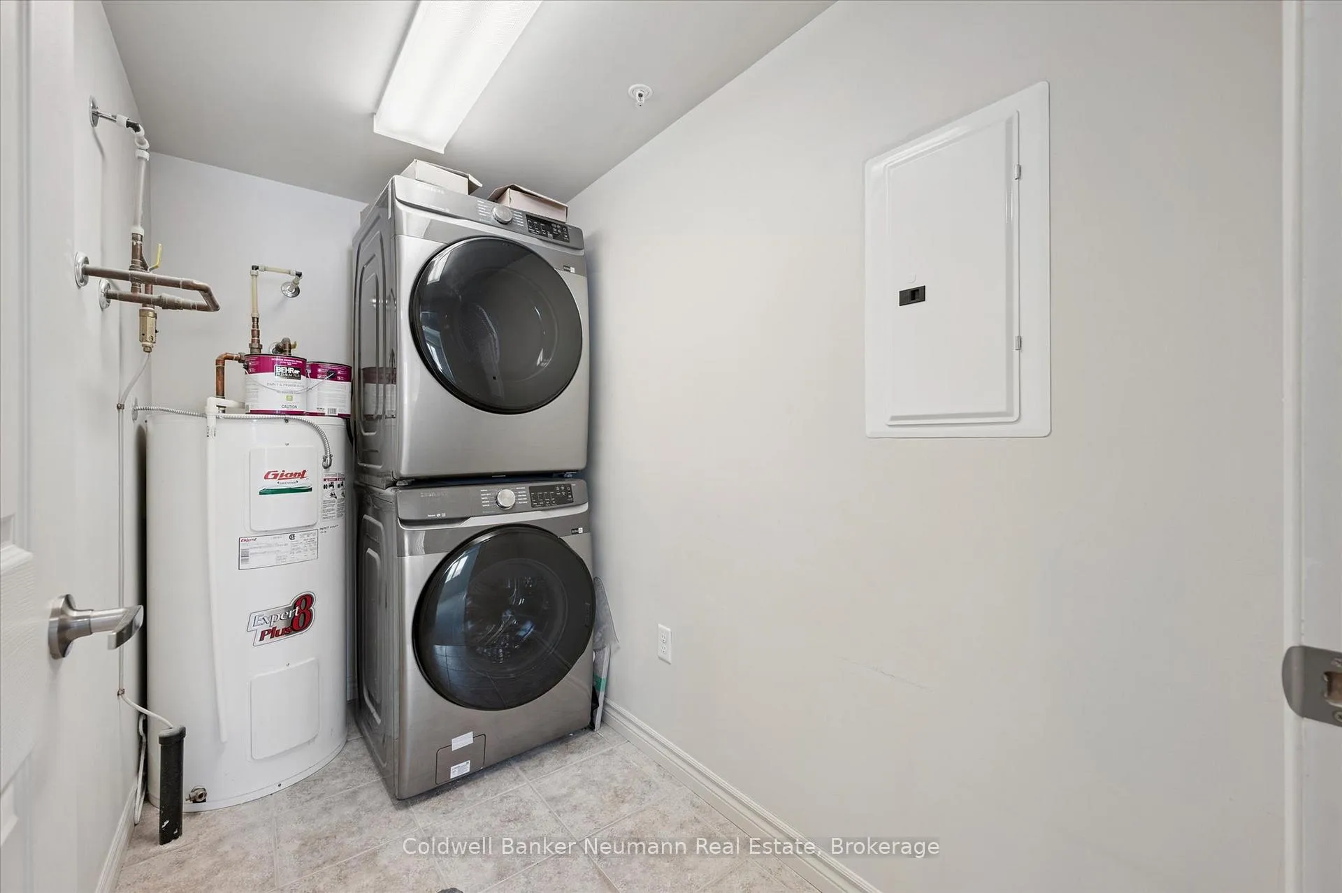 Photo 2 of Unit 406, 45 Kingsbury Square, Guelph, Pineridge/Westminster Woods — HOMEH
