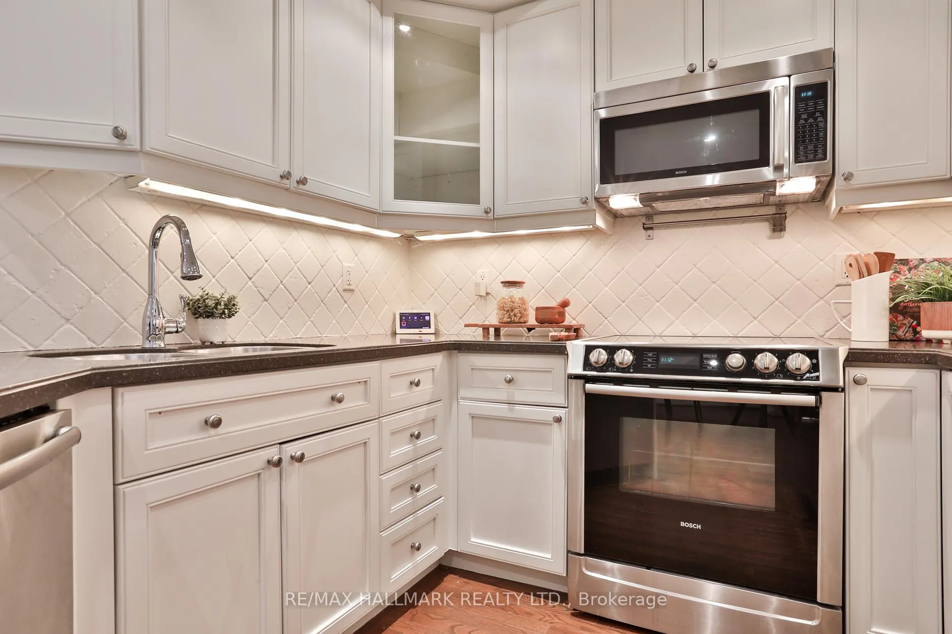 Photo 12 of Unit A12, 142 Pears Avenue, Toronto, The Annex — HOMEH