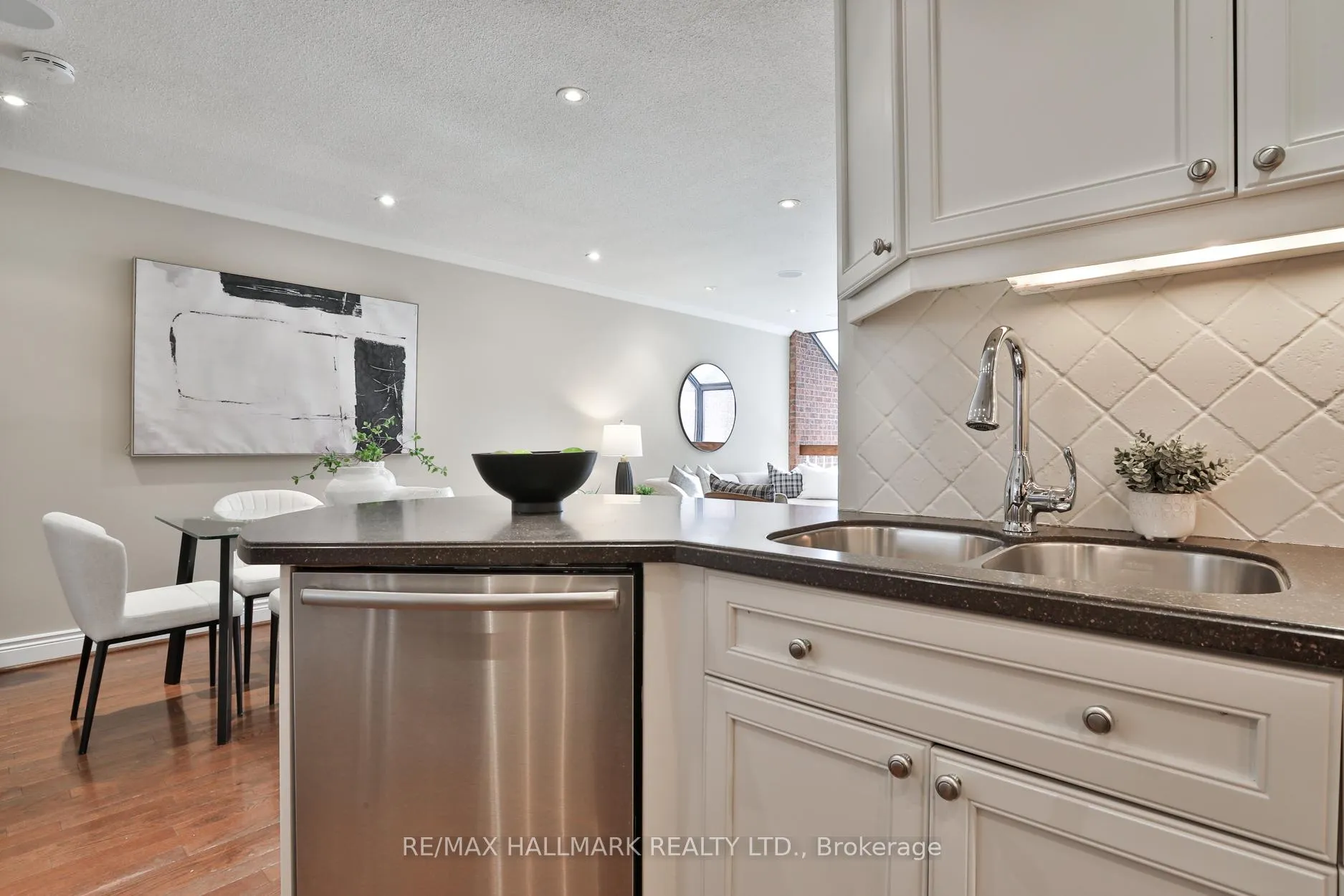 Photo 13 of Unit A12, 142 Pears Avenue, Toronto, The Annex — HOMEH