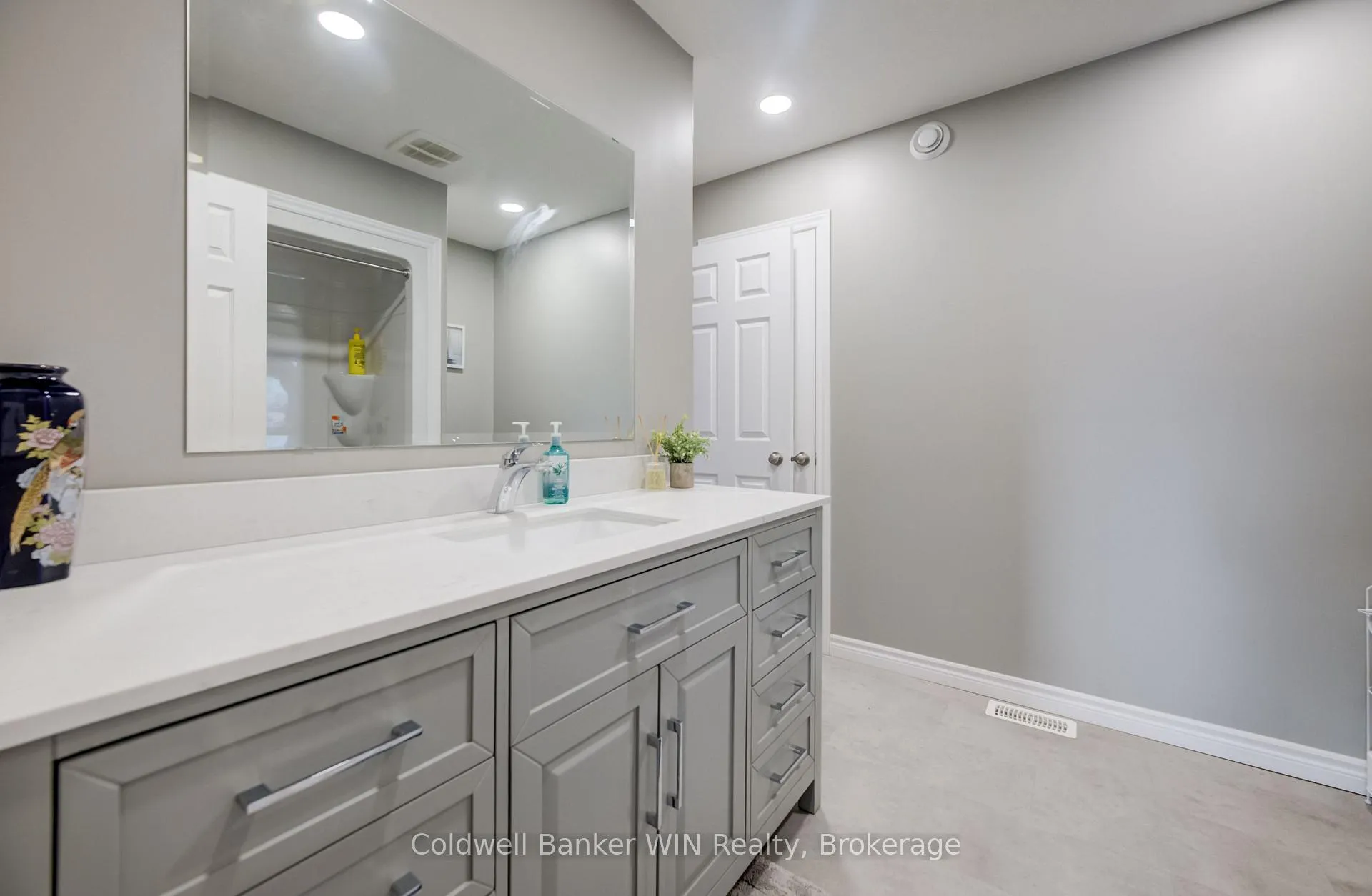 Photo 25 of 69 William Street W, Minto — HOMEH