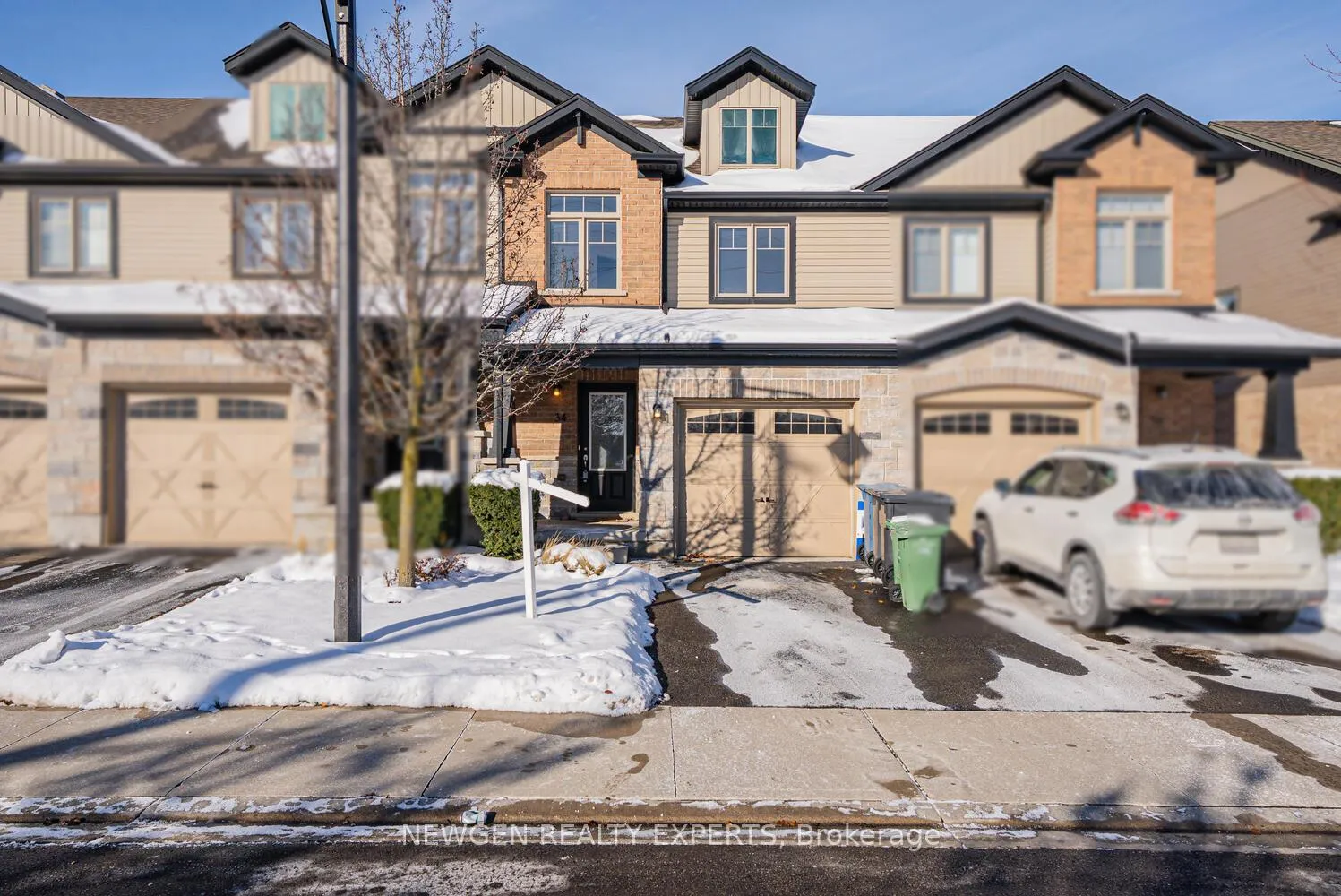 Photo 3 of Unit 34, 34 Arlington Crescent, Guelph, Pineridge/Westminster Woods — HOMEH