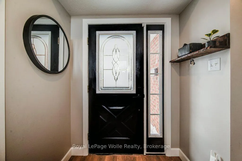 Photo 4 of 84 Walsh Crescent, Stratford — HOMEH