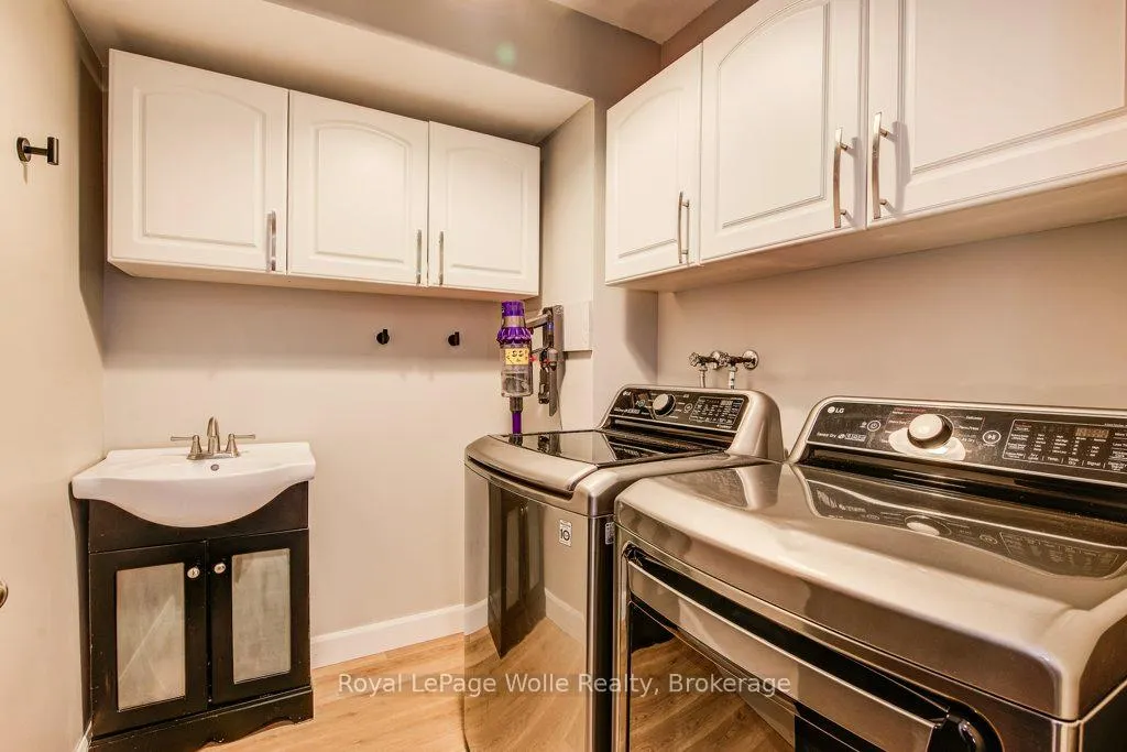 Photo 5 of 84 Walsh Crescent, Stratford — HOMEH