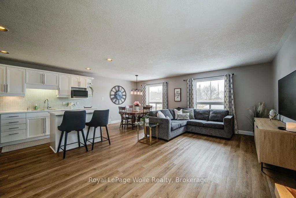 Photo 6 of 84 Walsh Crescent, Stratford — HOMEH
