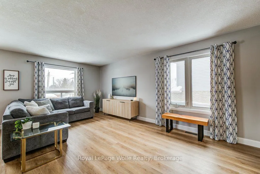Photo 7 of 84 Walsh Crescent, Stratford — HOMEH