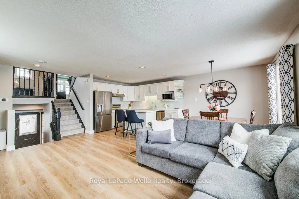 Photo 8 of 84 Walsh Crescent, Stratford — HOMEH
