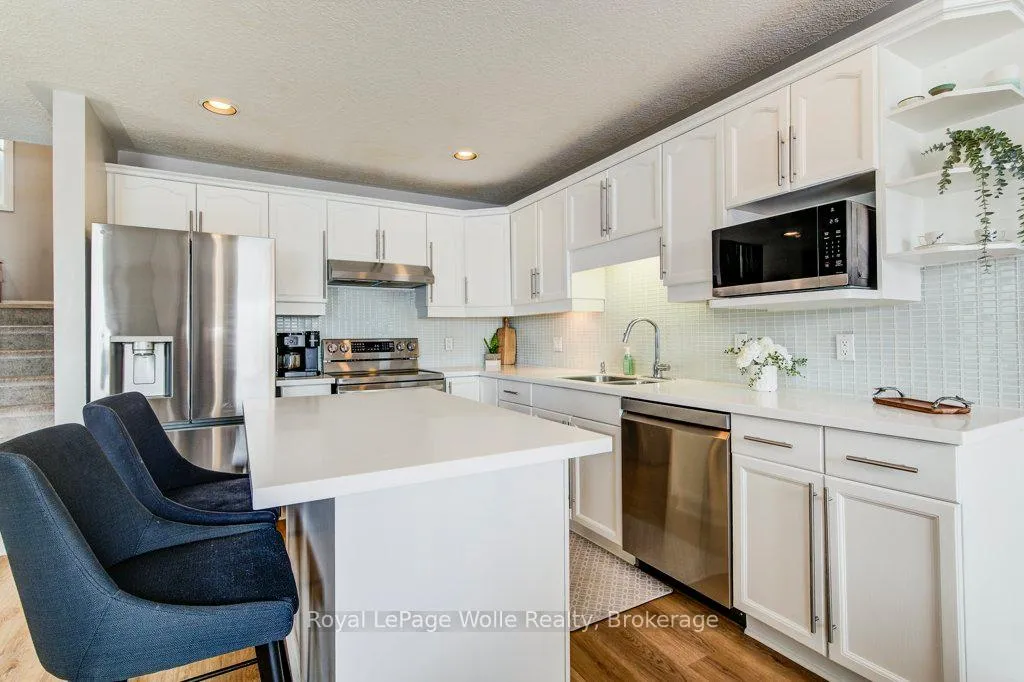Photo 10 of 84 Walsh Crescent, Stratford — HOMEH