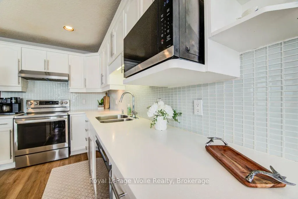 Photo 11 of 84 Walsh Crescent, Stratford — HOMEH