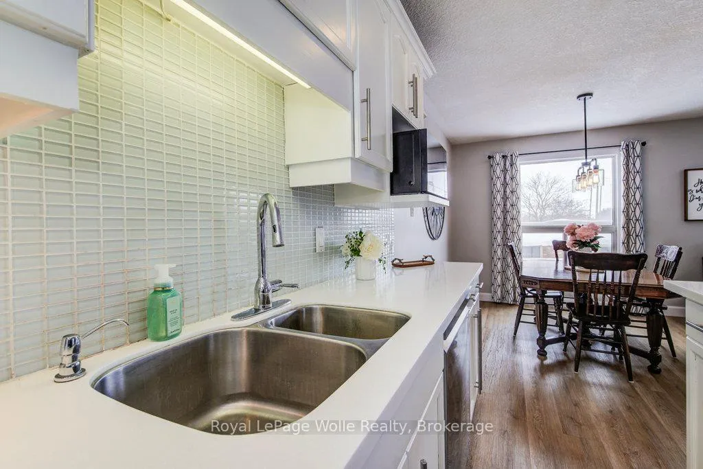 Photo 13 of 84 Walsh Crescent, Stratford — HOMEH