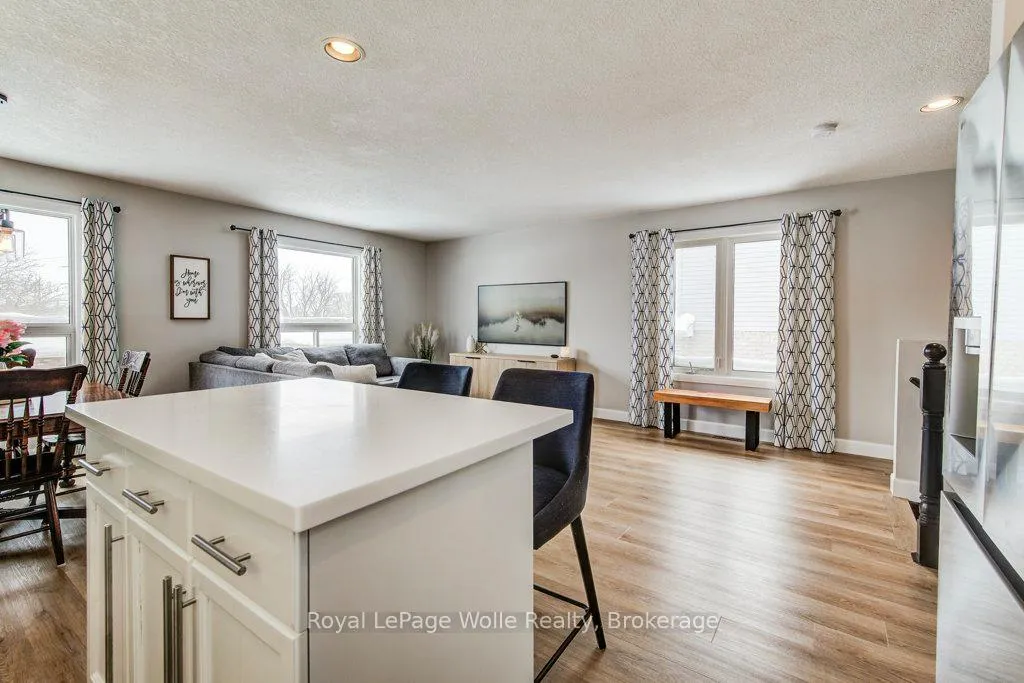 Photo 14 of 84 Walsh Crescent, Stratford — HOMEH