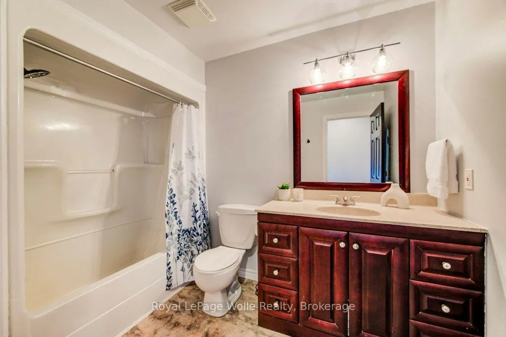 Photo 16 of 84 Walsh Crescent, Stratford — HOMEH