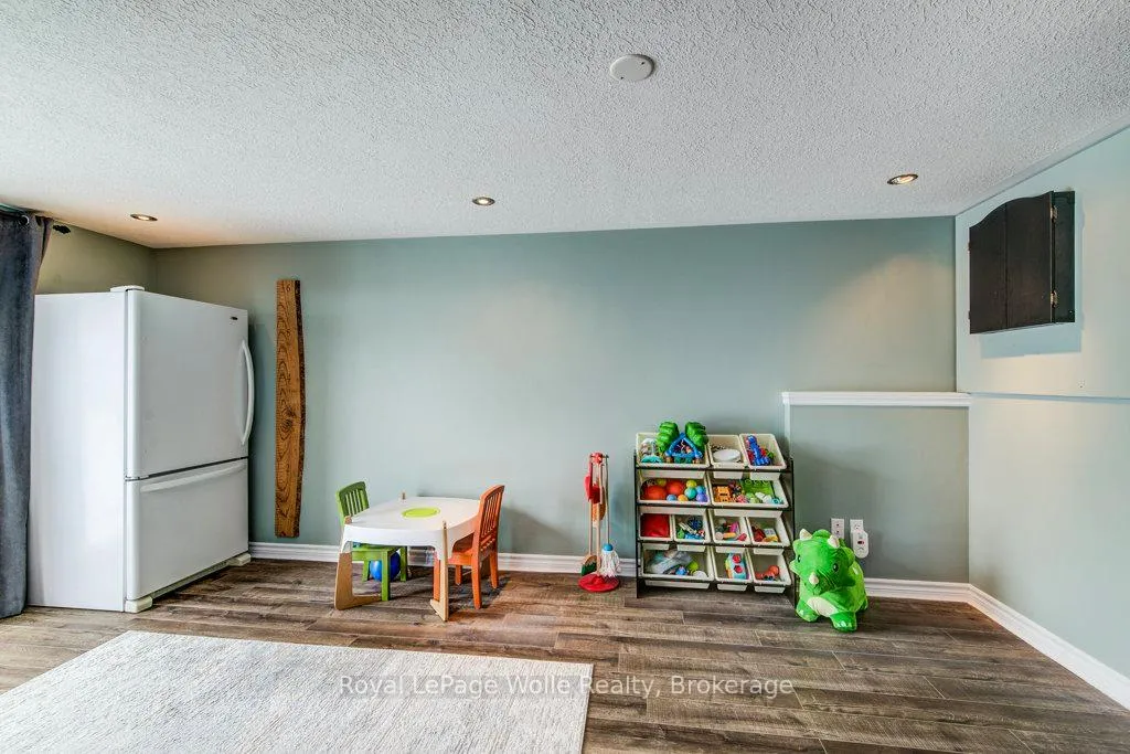 Photo 21 of 84 Walsh Crescent, Stratford — HOMEH