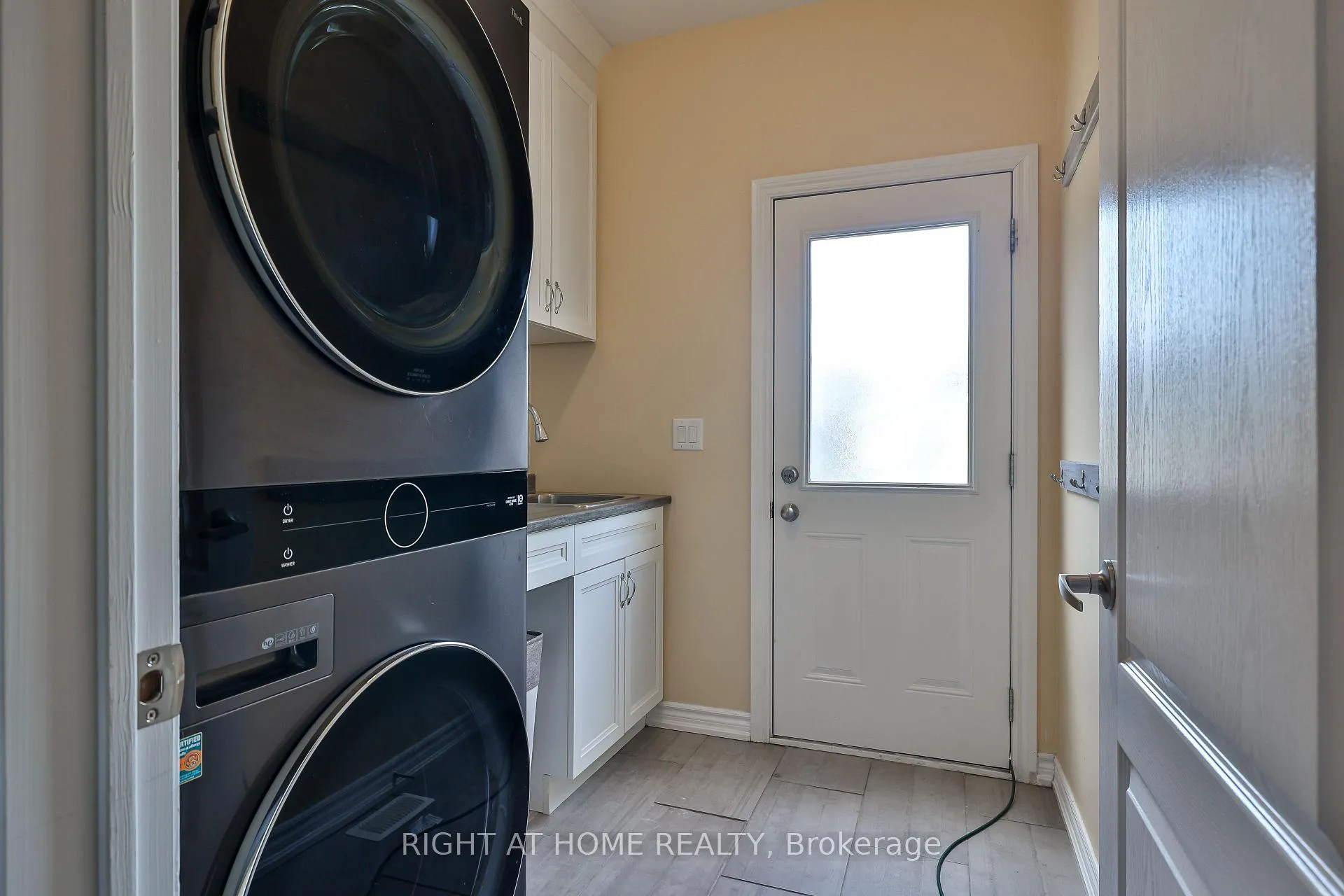 Photo 17 of 823 Greenly Drive, Cobourg — HOMEH