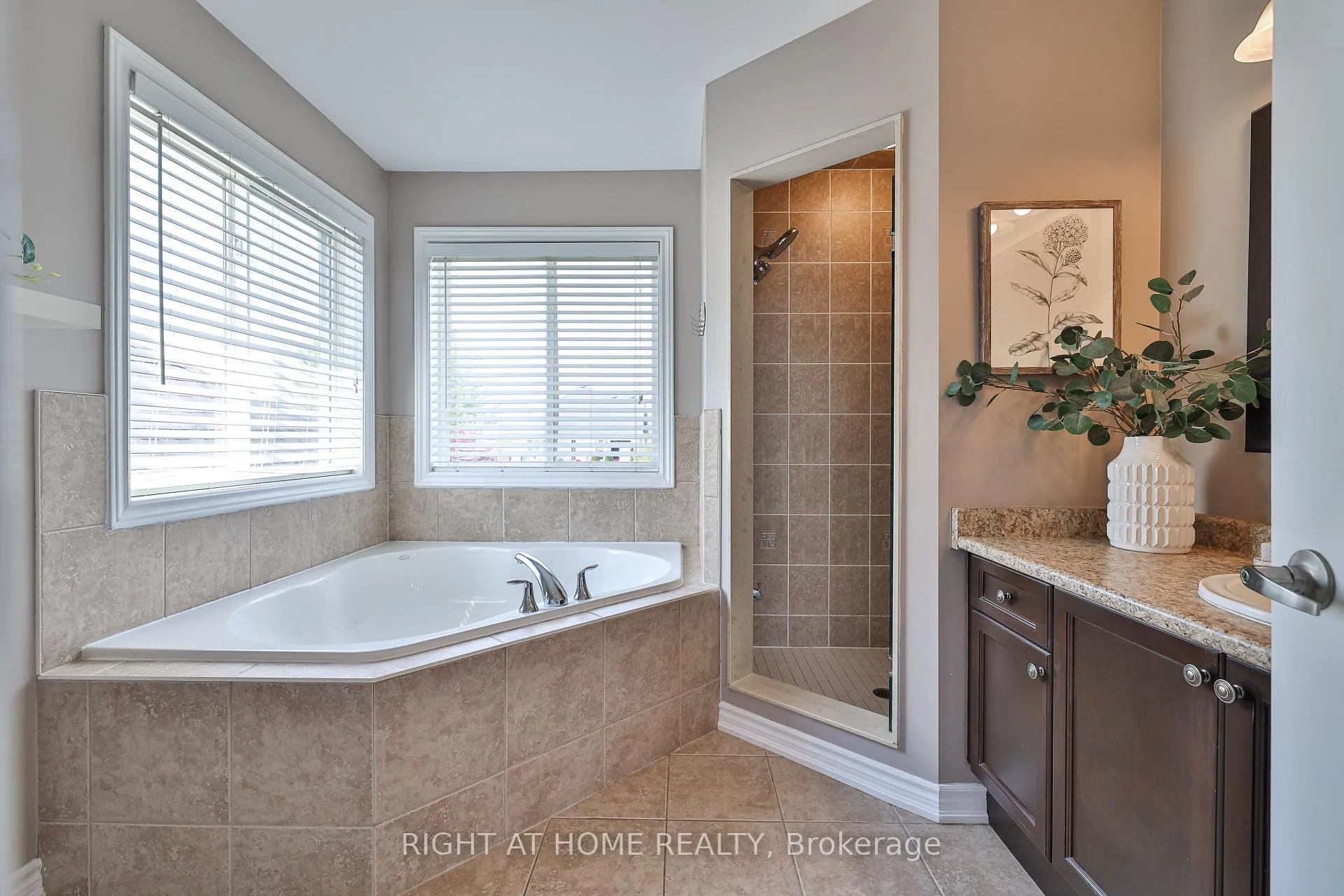 Photo 23 of 823 Greenly Drive, Cobourg — HOMEH
