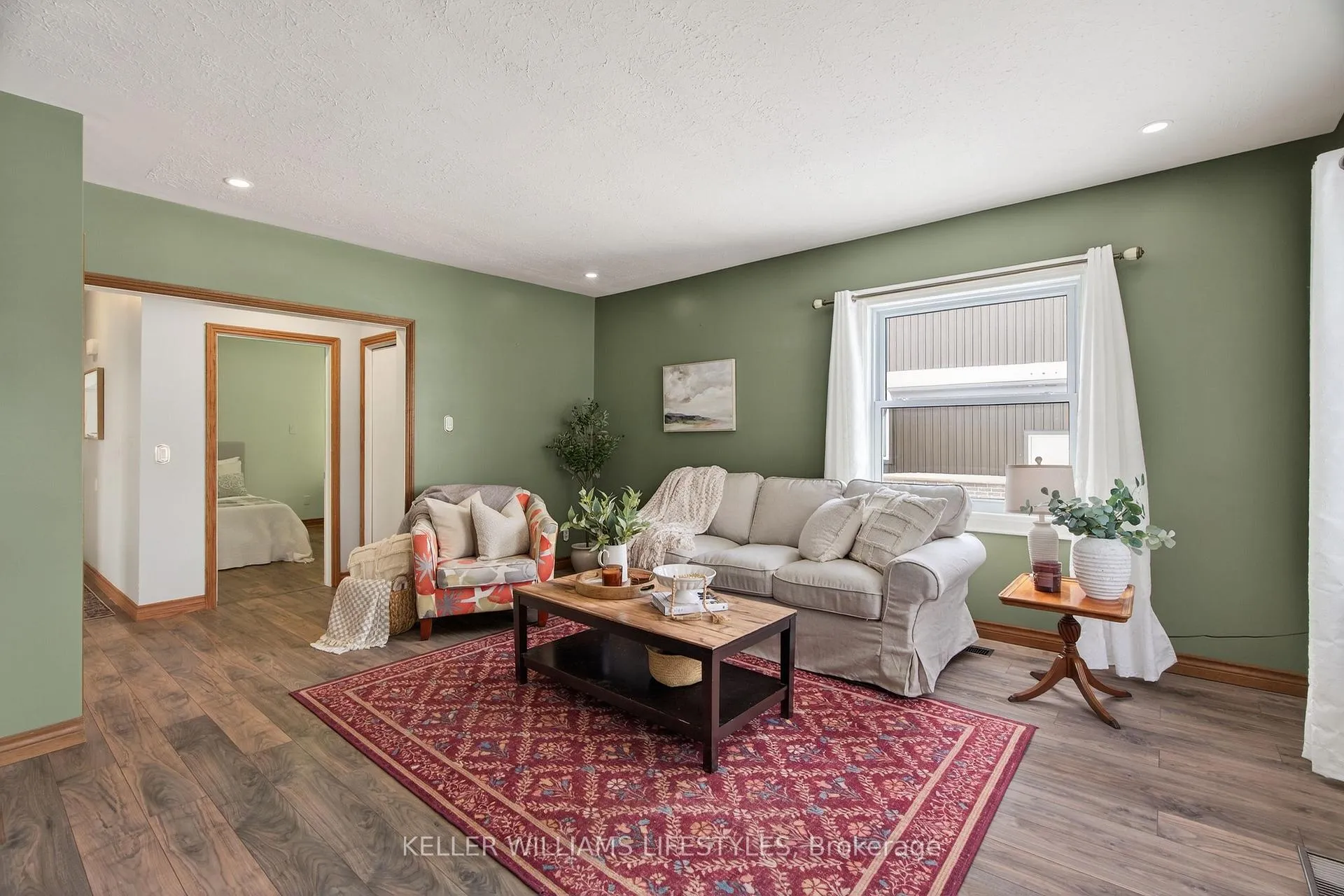 Photo 5 of 394 Beattie Street, Strathroy-Caradoc, SW — HOMEH