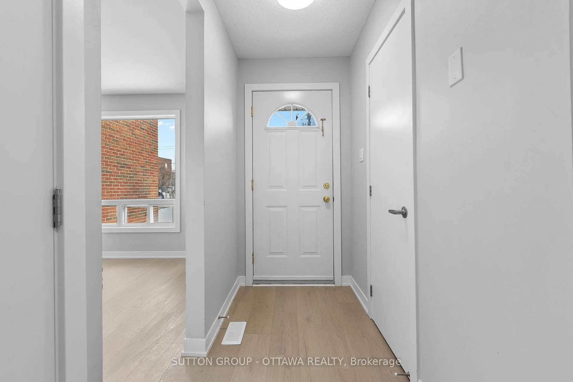 Photo 2 of Unit 68, 2939 Fairlea Crescent, Ottawa, Heron Gate/Industrial Park — HOMEH