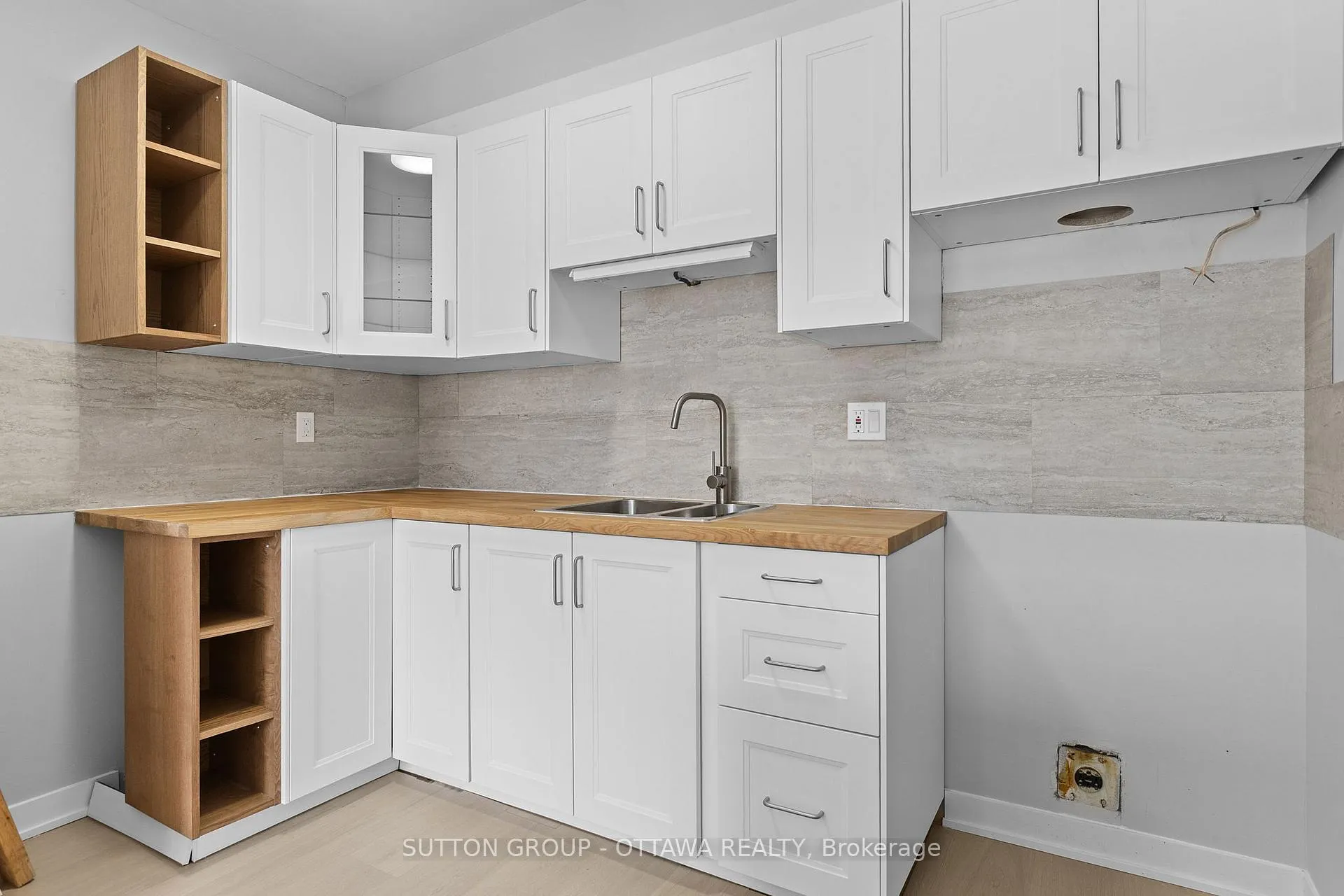 Photo 4 of Unit 68, 2939 Fairlea Crescent, Ottawa, Heron Gate/Industrial Park — HOMEH
