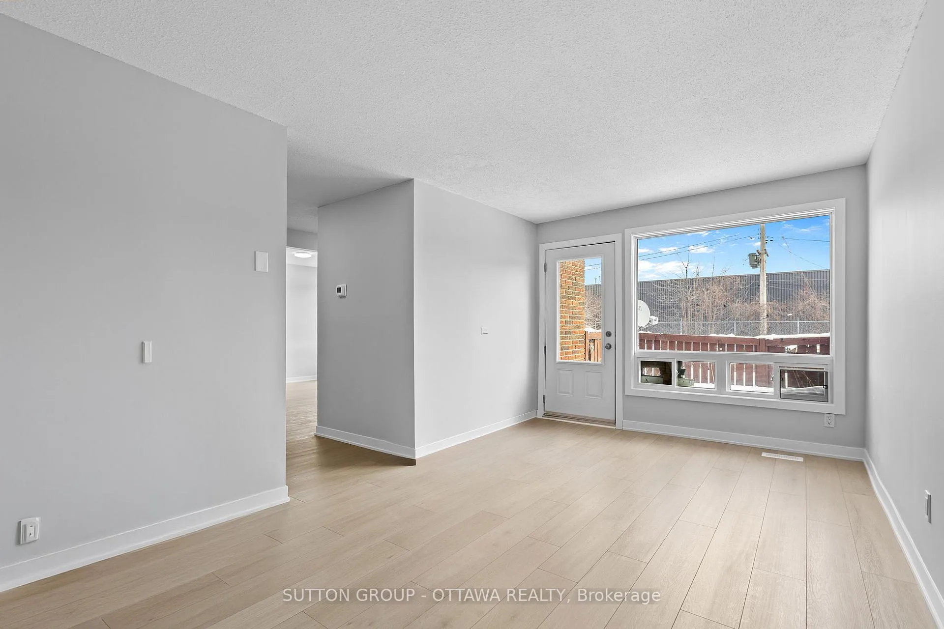 Photo 7 of Unit 68, 2939 Fairlea Crescent, Ottawa, Heron Gate/Industrial Park — HOMEH