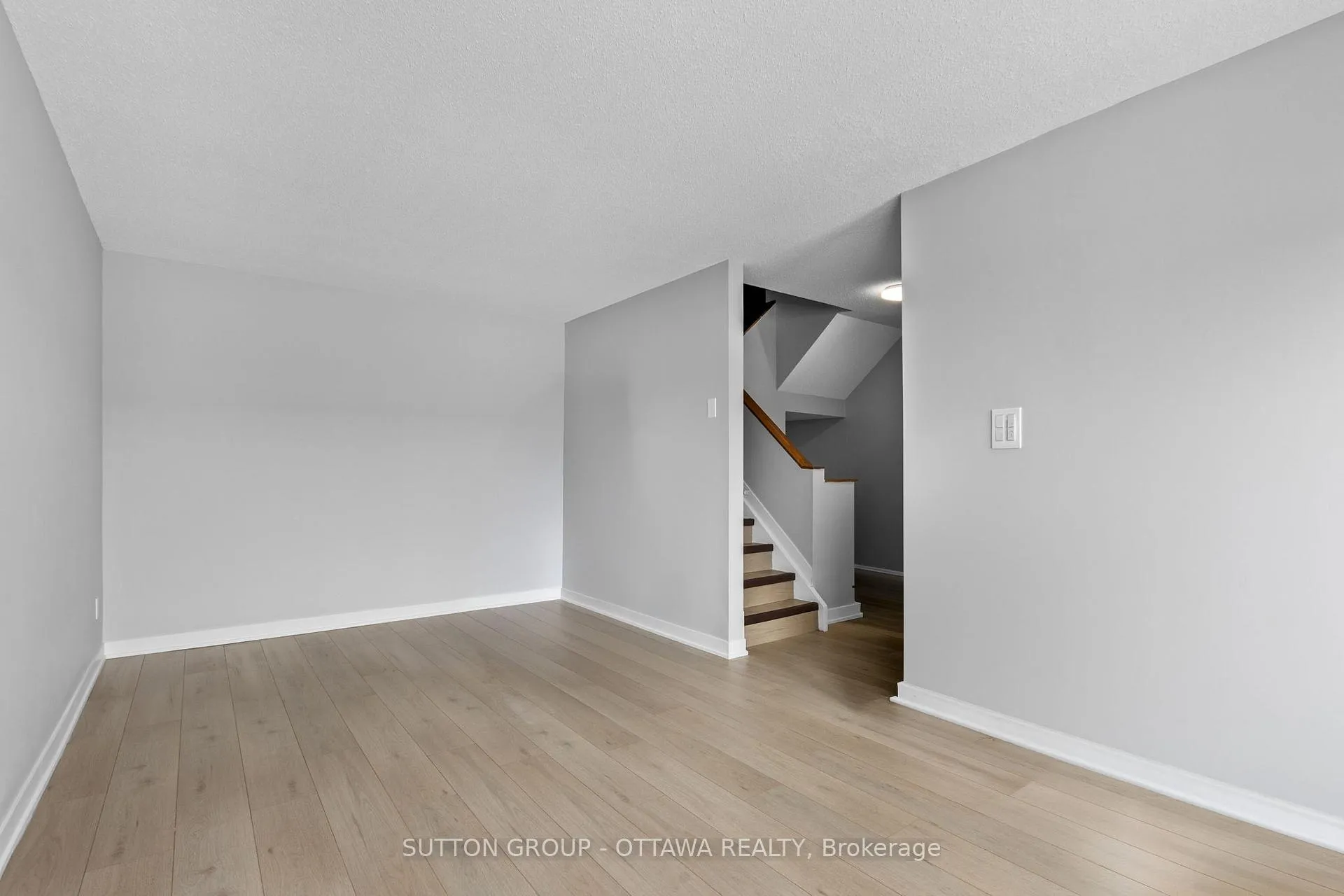 Photo 8 of Unit 68, 2939 Fairlea Crescent, Ottawa, Heron Gate/Industrial Park — HOMEH