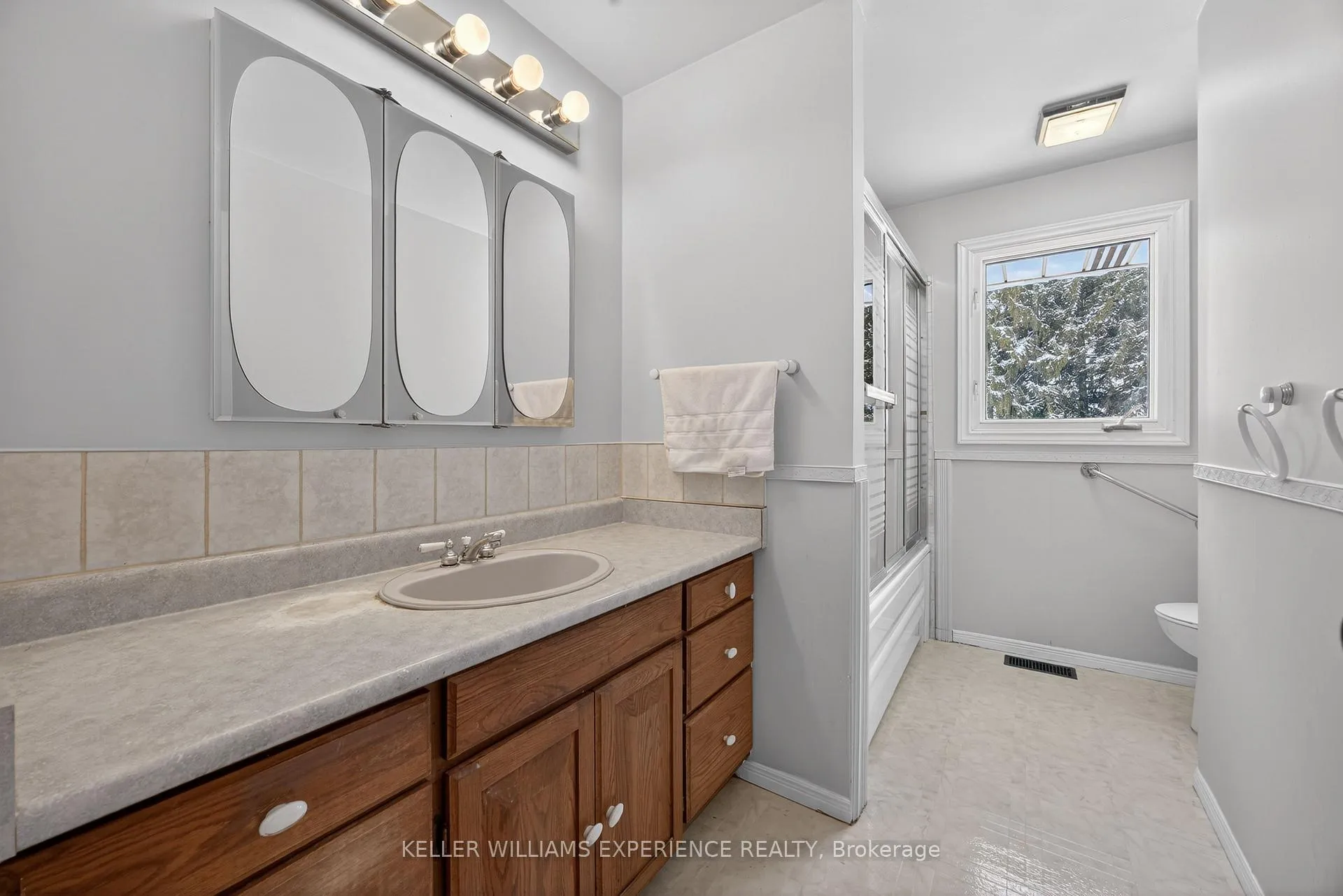 Photo 12 of 1130 Baseline Road S, Tiny, Rural Tiny — HOMEH