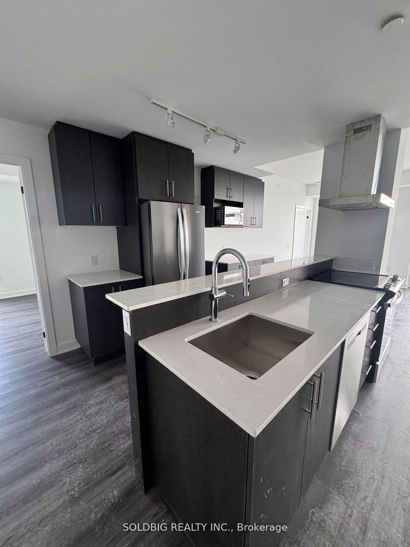 Photo 5 of Unit 1117, 2782 Barton Street E, Hamilton, Riverdale — HOMEH