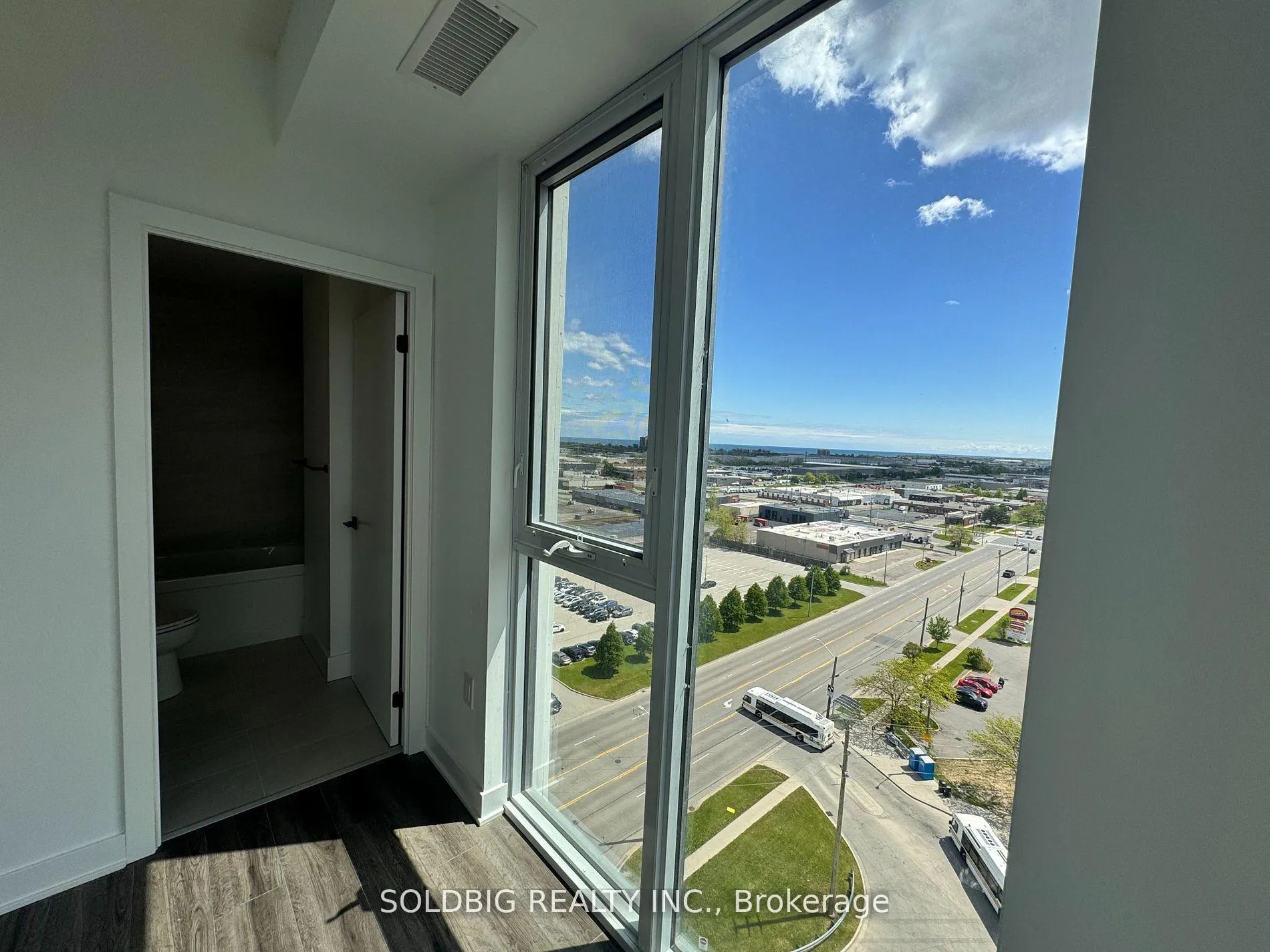 Photo 11 of Unit 1117, 2782 Barton Street E, Hamilton, Riverdale — HOMEH