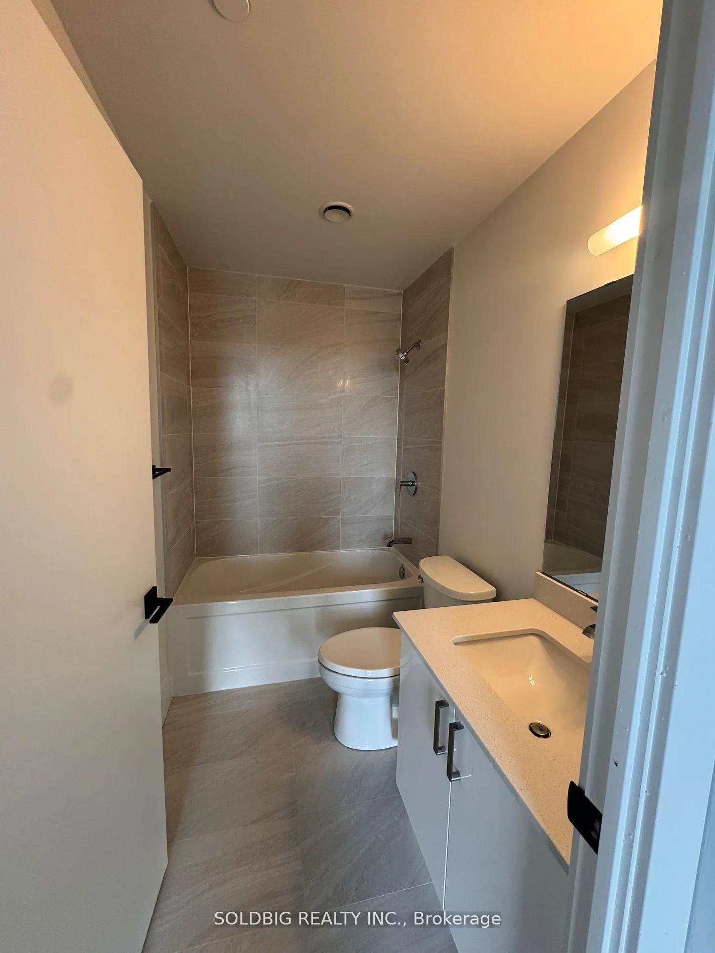 Photo 17 of Unit 1117, 2782 Barton Street E, Hamilton, Riverdale — HOMEH