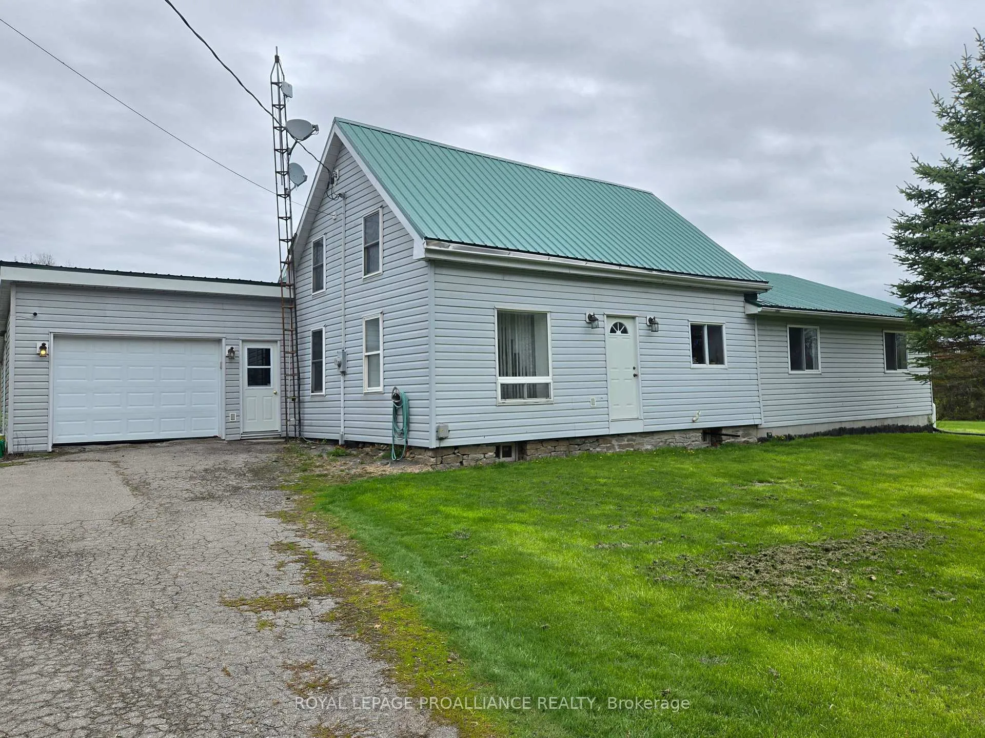 Photo 1 of 118 Hubbs Road, Prince Edward County, Ameliasburg Ward — HOMEH