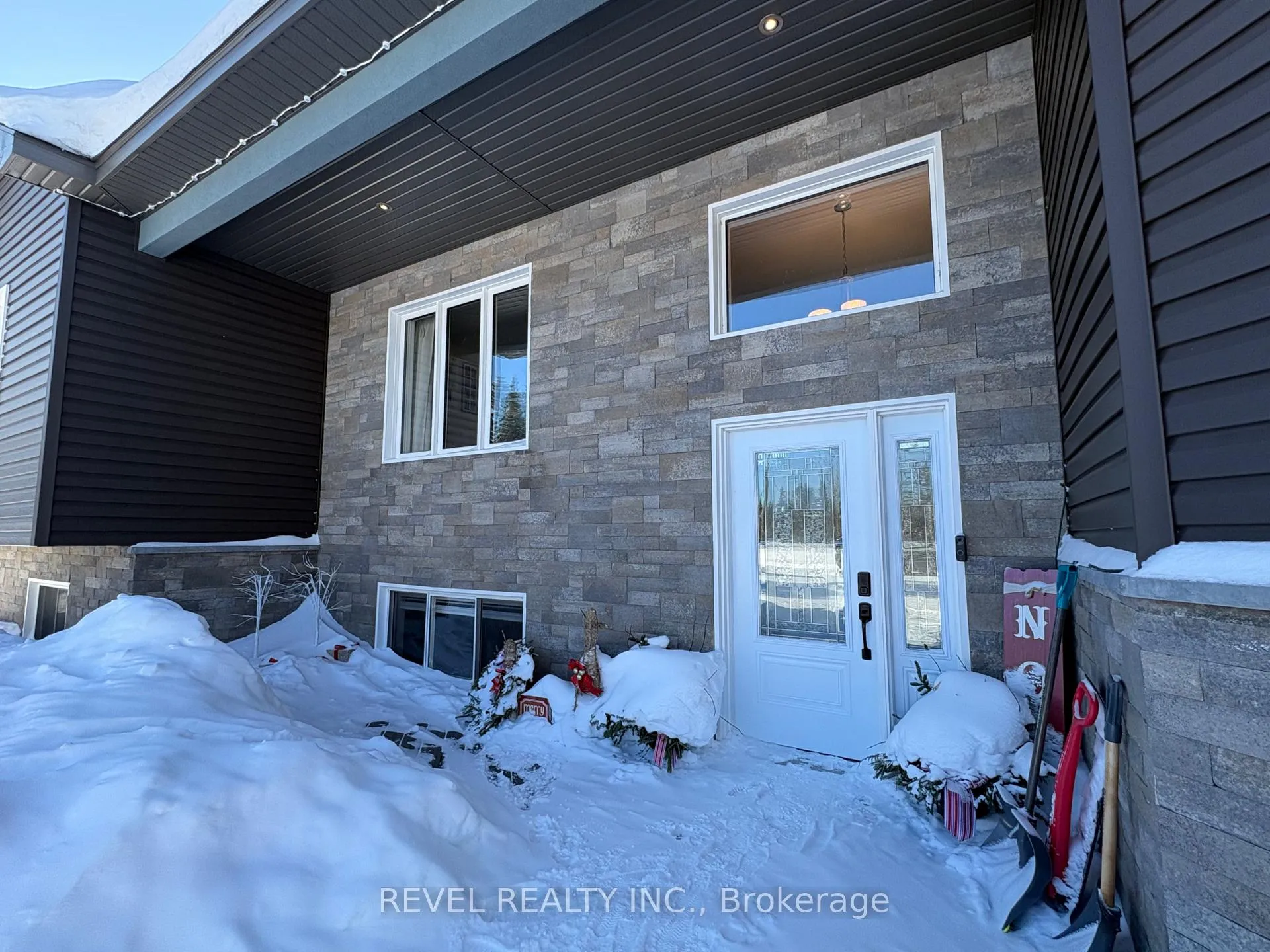 Photo 2 of 117 Wilson Road, Cochrane — HOMEH