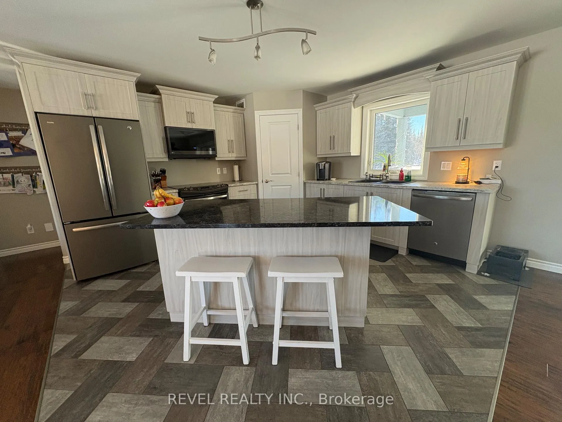 Photo 13 of 117 Wilson Road, Cochrane — HOMEH