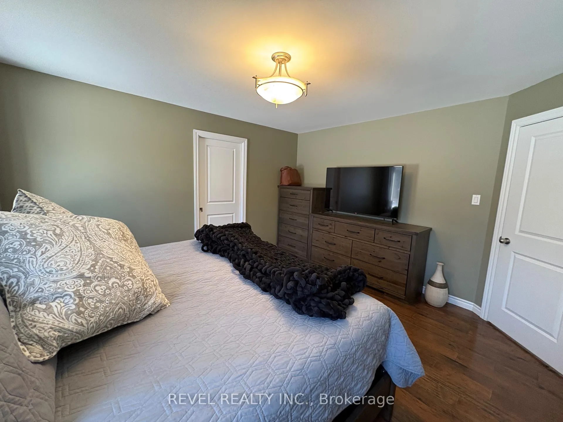 Photo 16 of 117 Wilson Road, Cochrane — HOMEH